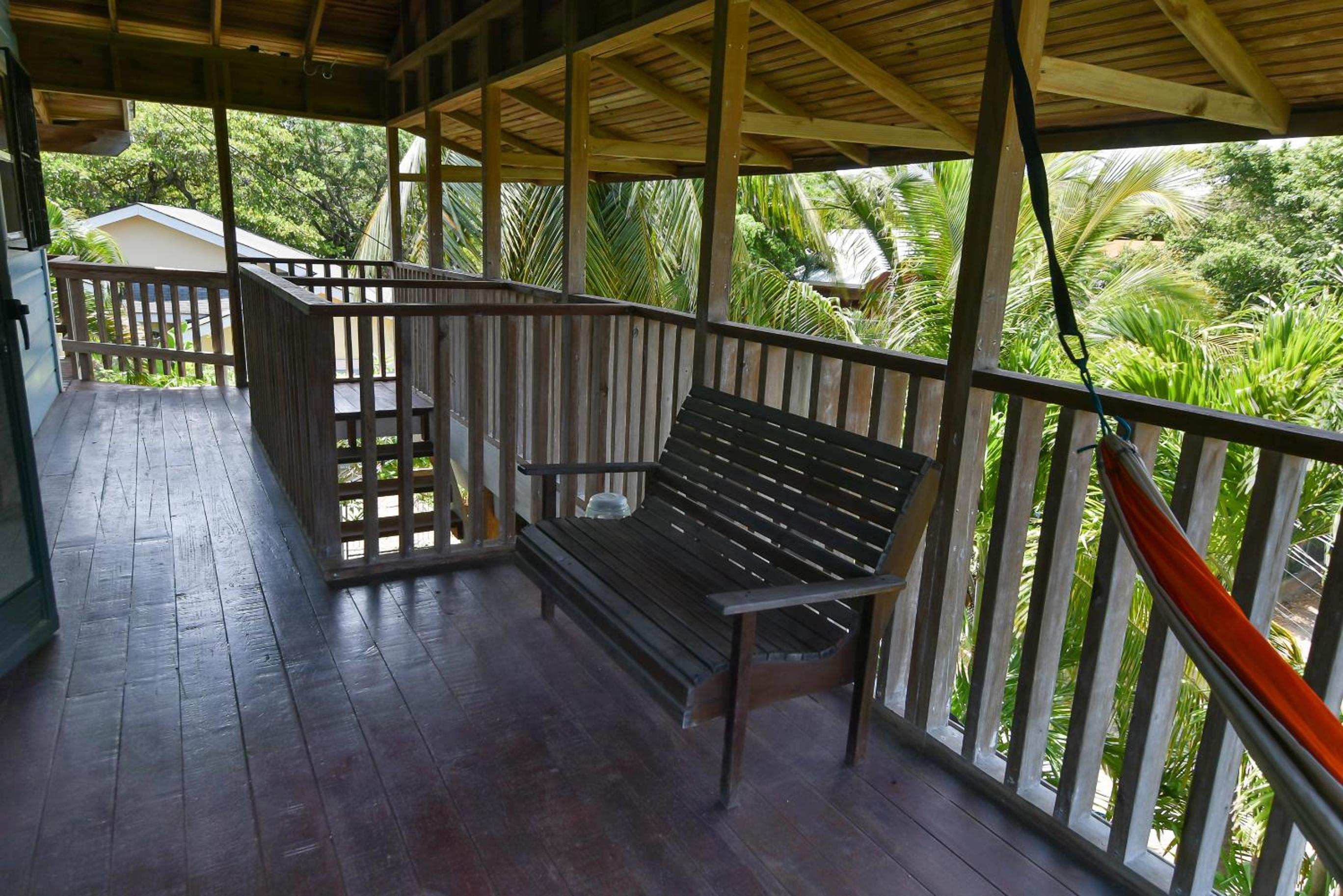 Mariposa Lodge
