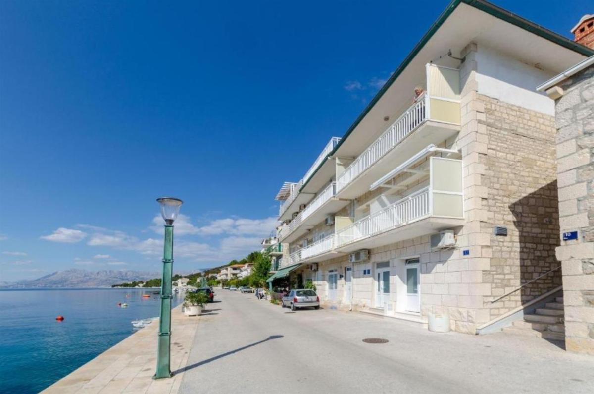 Apartment More - at the waterfront view 3