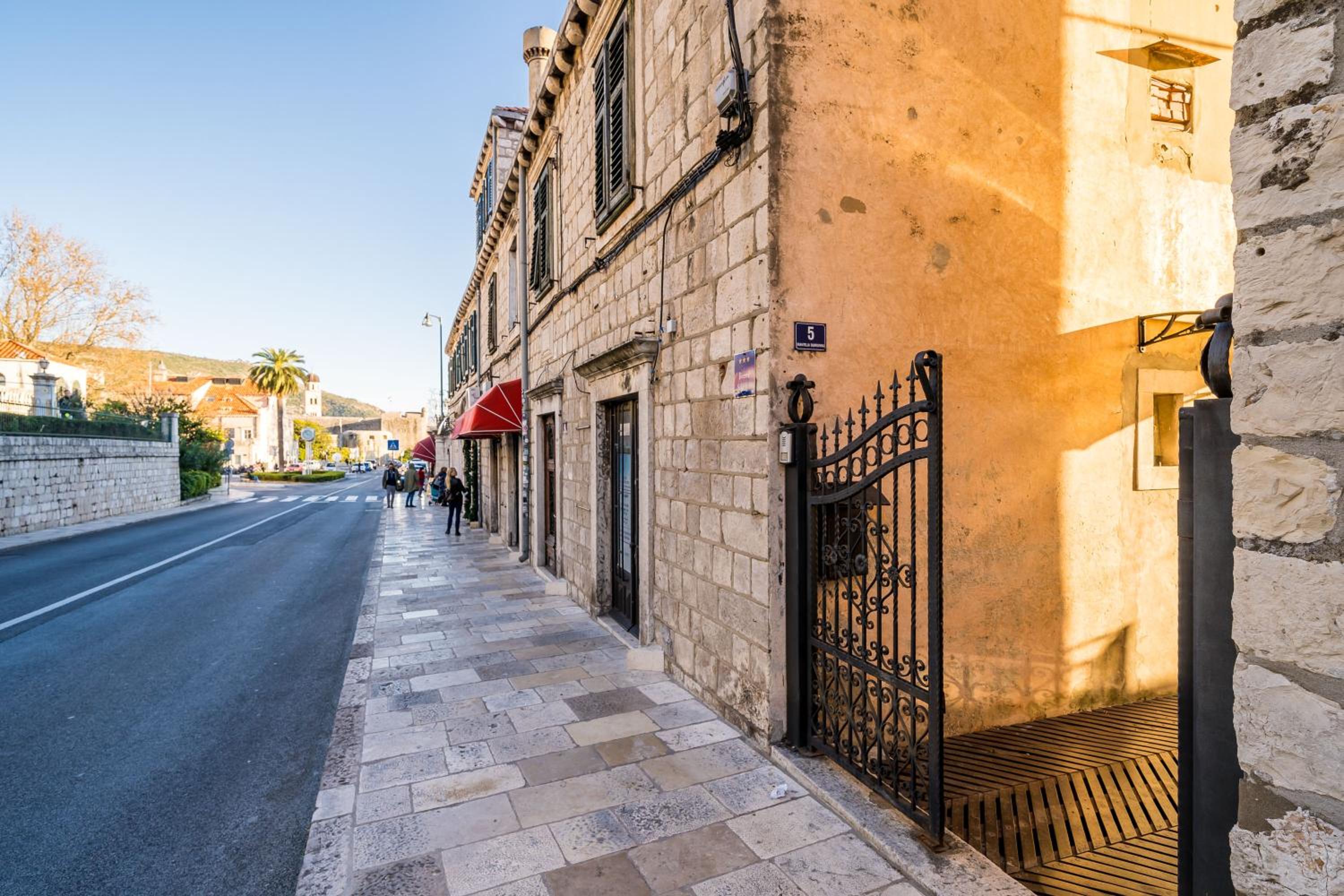 Deluxe Rooms with a terrace view at Old City Gate