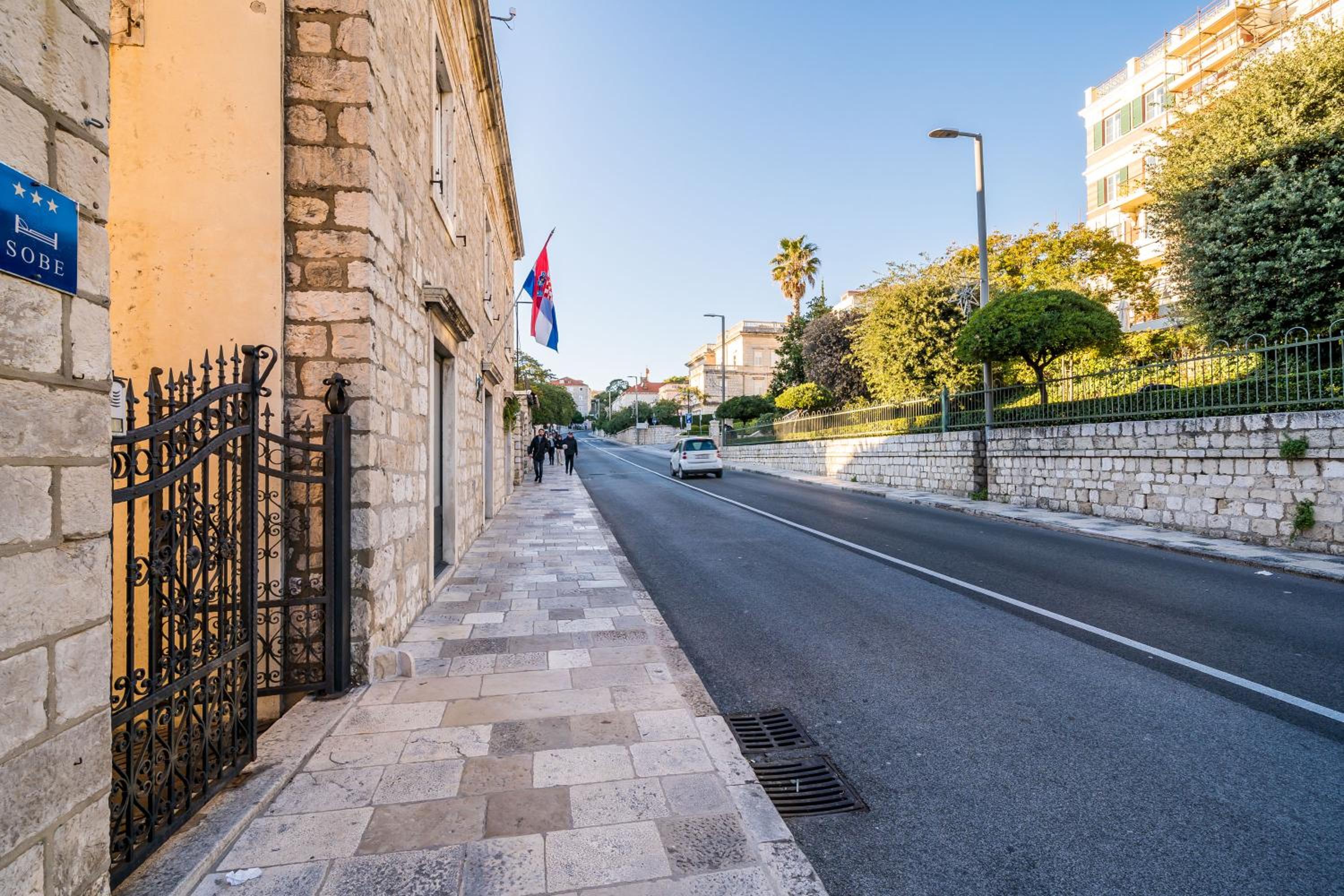 Deluxe Rooms with a terrace view at Old City Gate