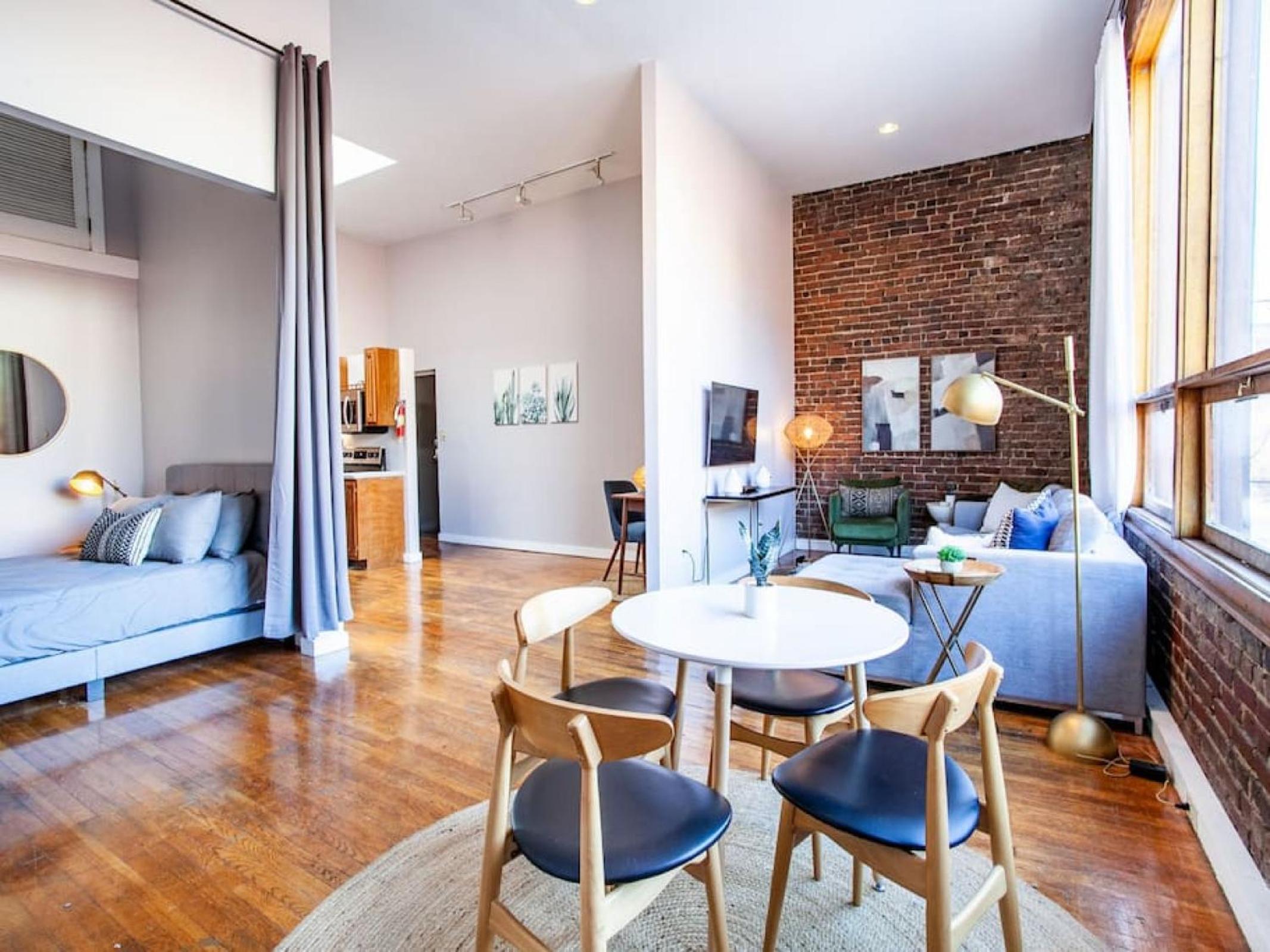 Modern Old City Loft - Downtown Knoxville