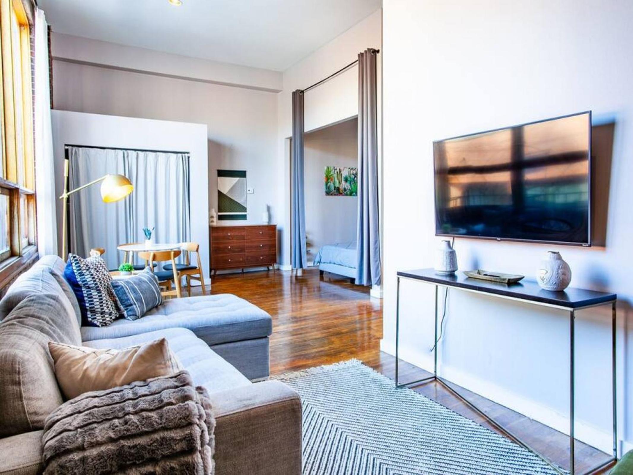 Modern Old City Loft - Downtown Knoxville