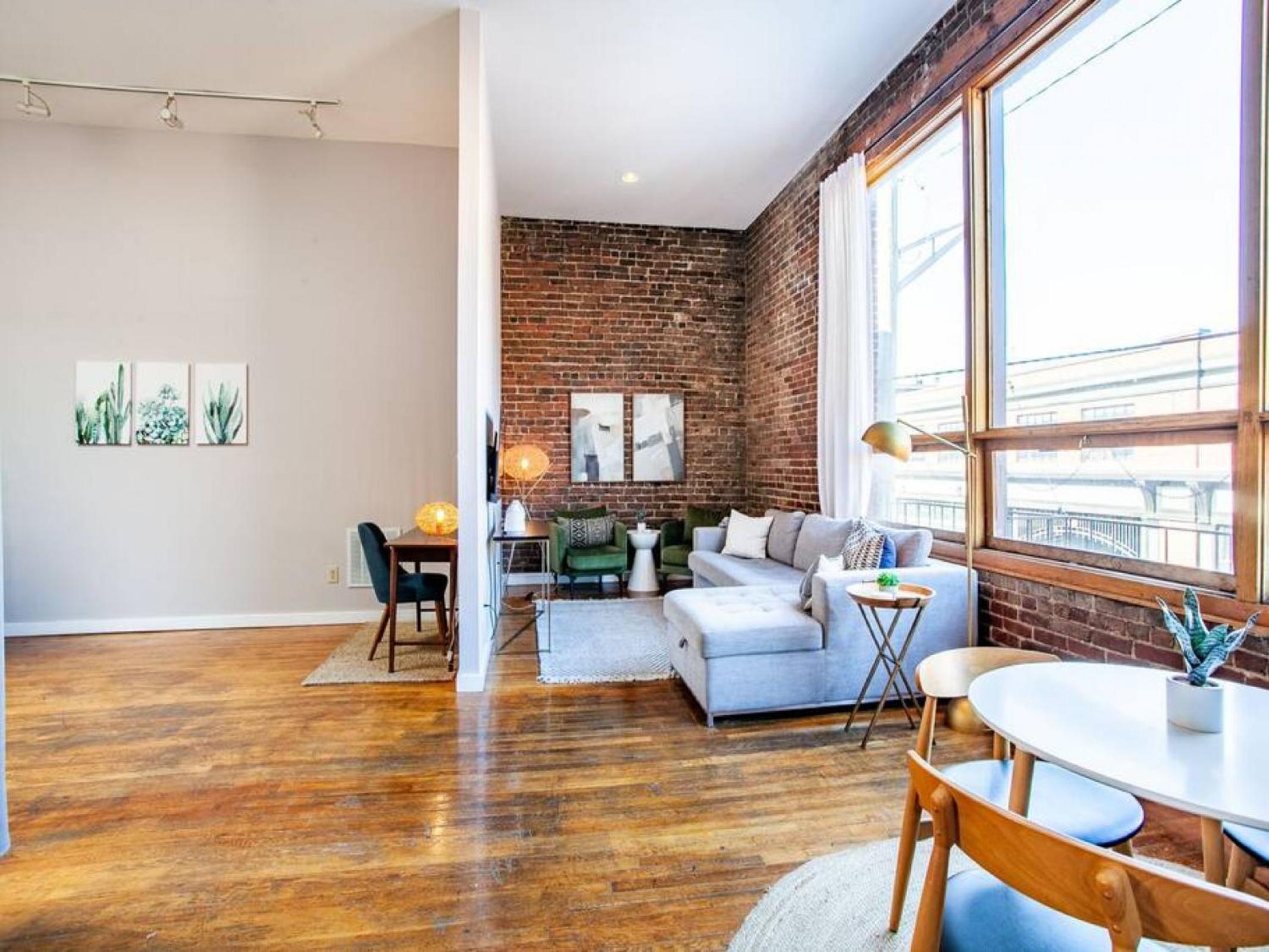 Modern Old City Loft - Downtown Knoxville