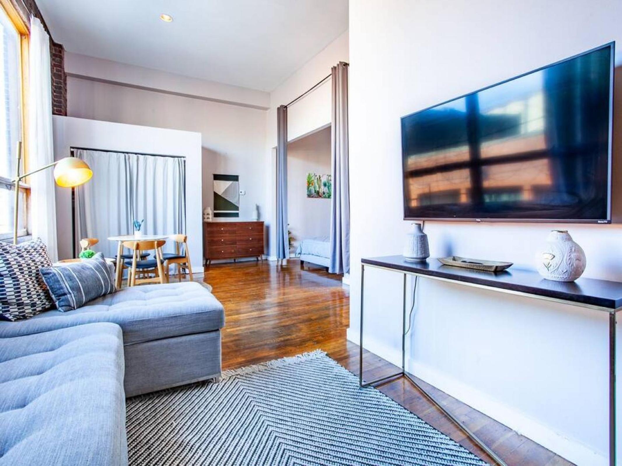 Modern Old City Loft - Downtown Knoxville