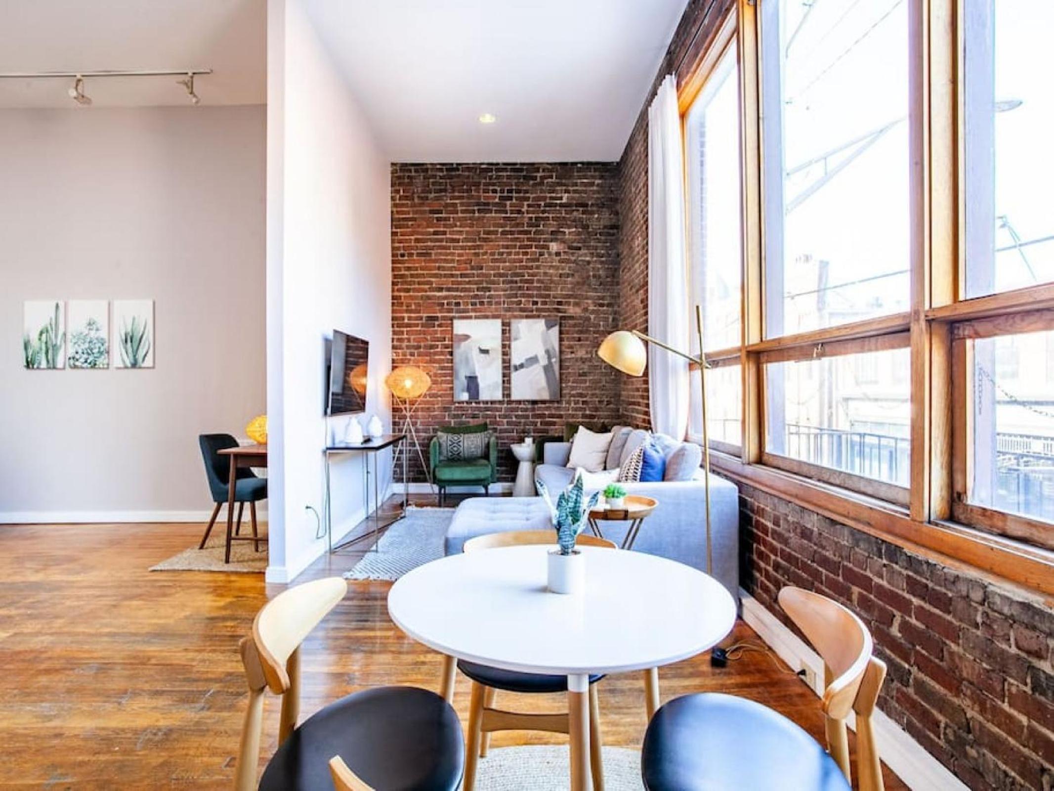 Modern Old City Loft - Downtown Knoxville
