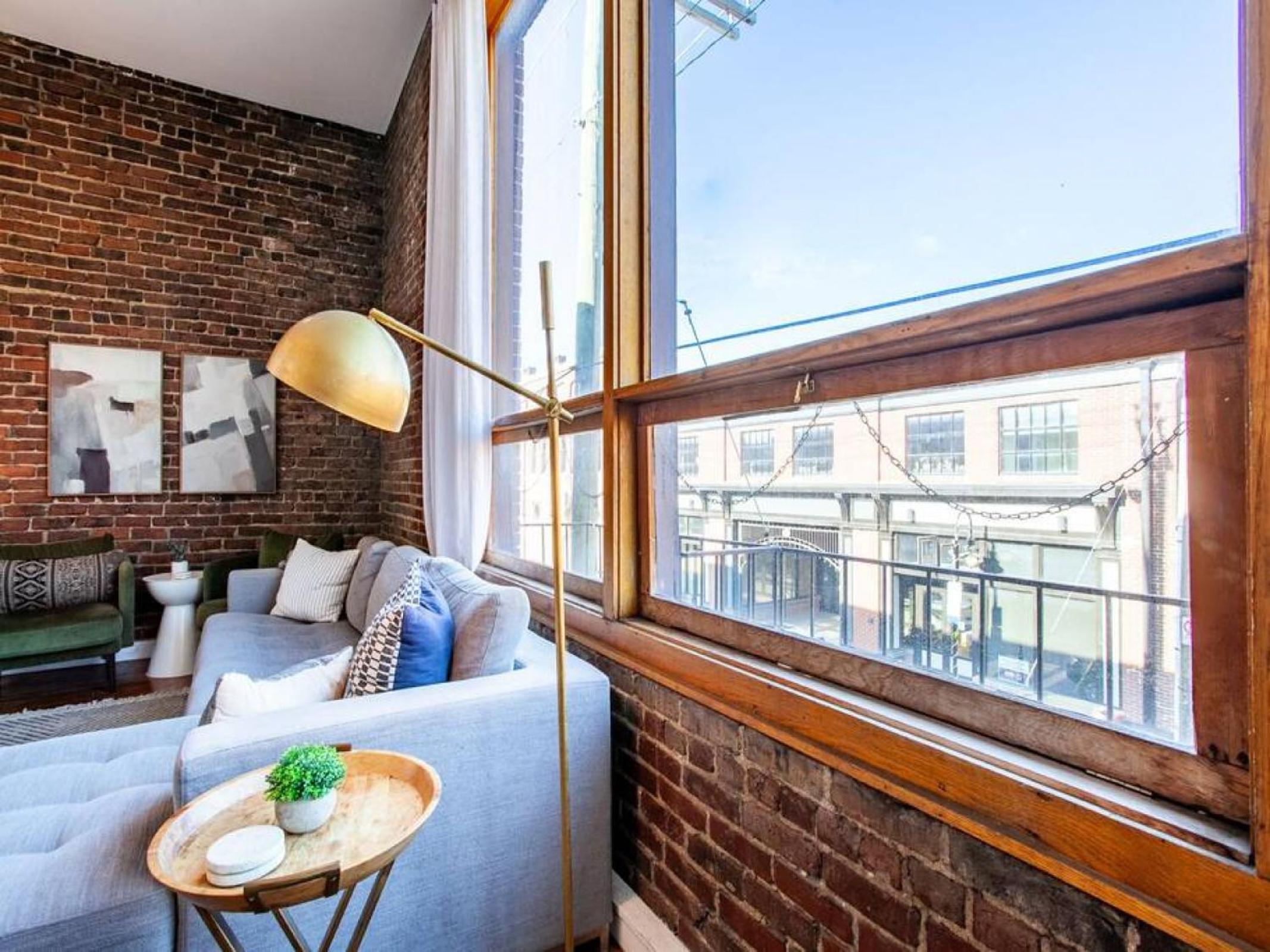 Modern Old City Loft - Downtown Knoxville