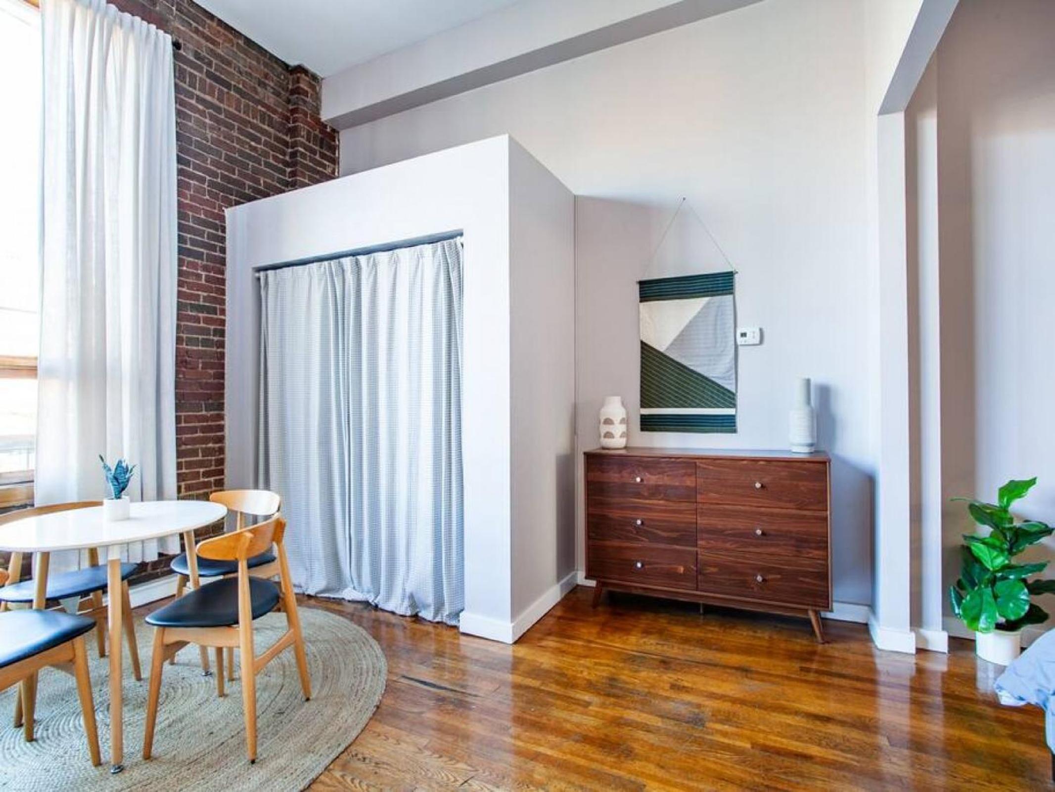 Modern Old City Loft - Downtown Knoxville
