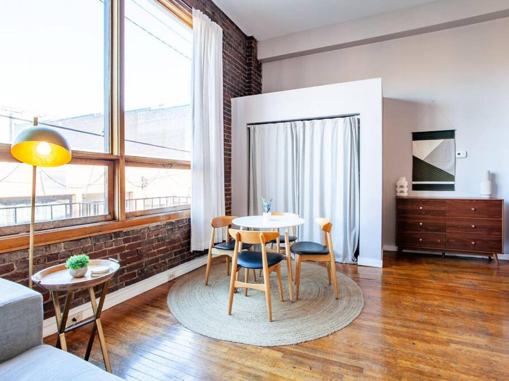 Modern Old City Loft - Downtown Knoxville