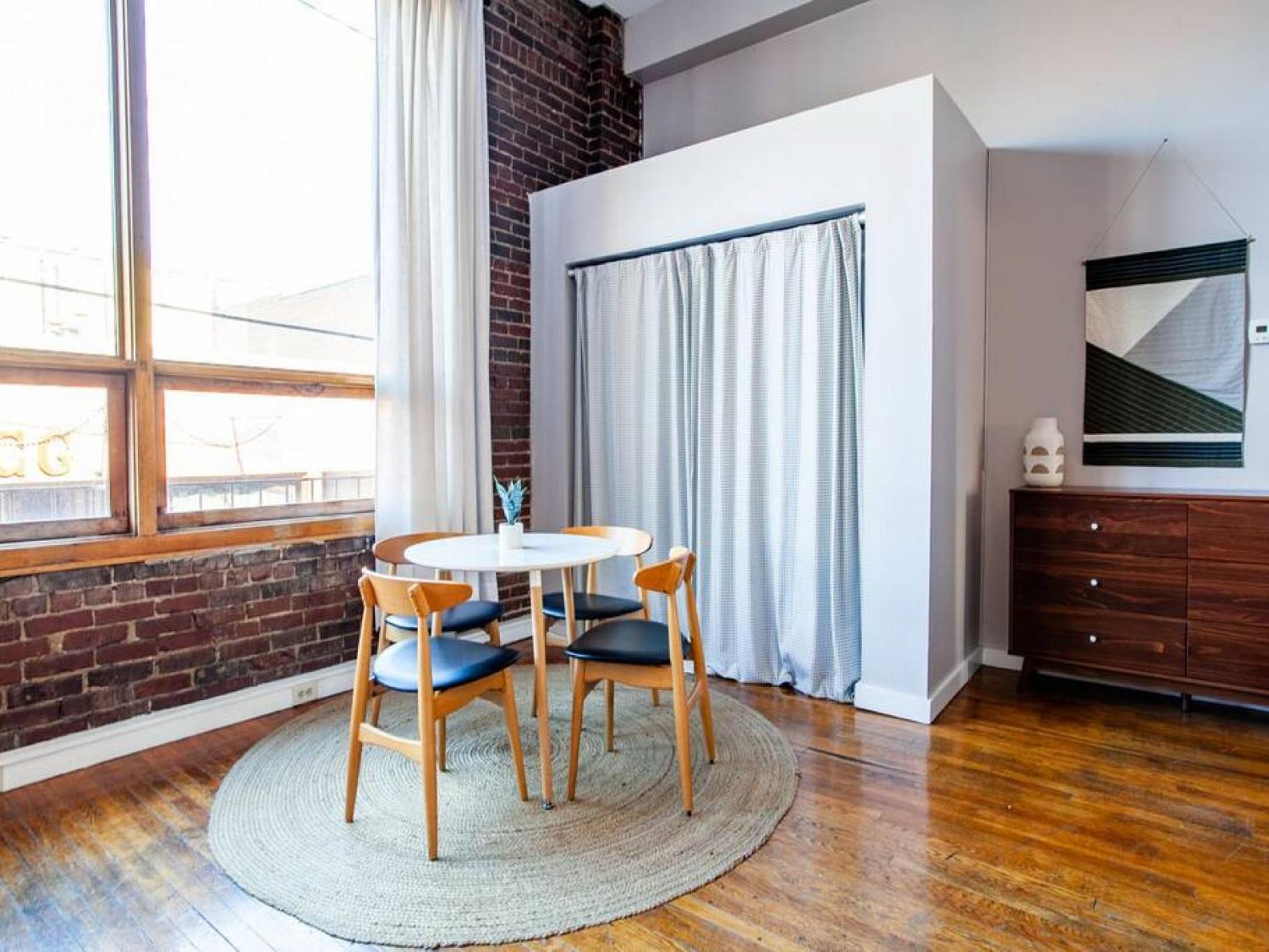 Modern Old City Loft - Downtown Knoxville