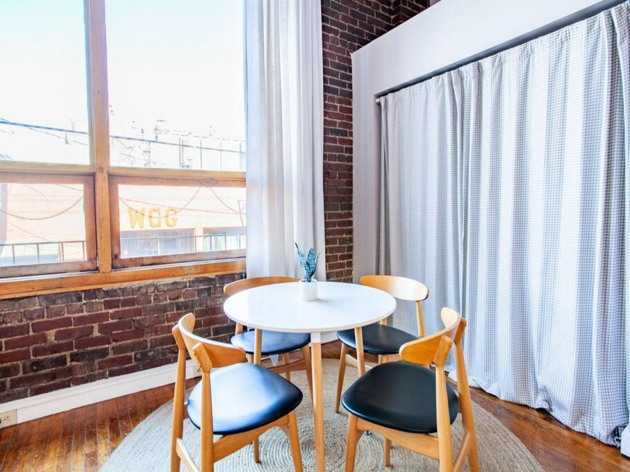 Modern Old City Loft - Downtown Knoxville