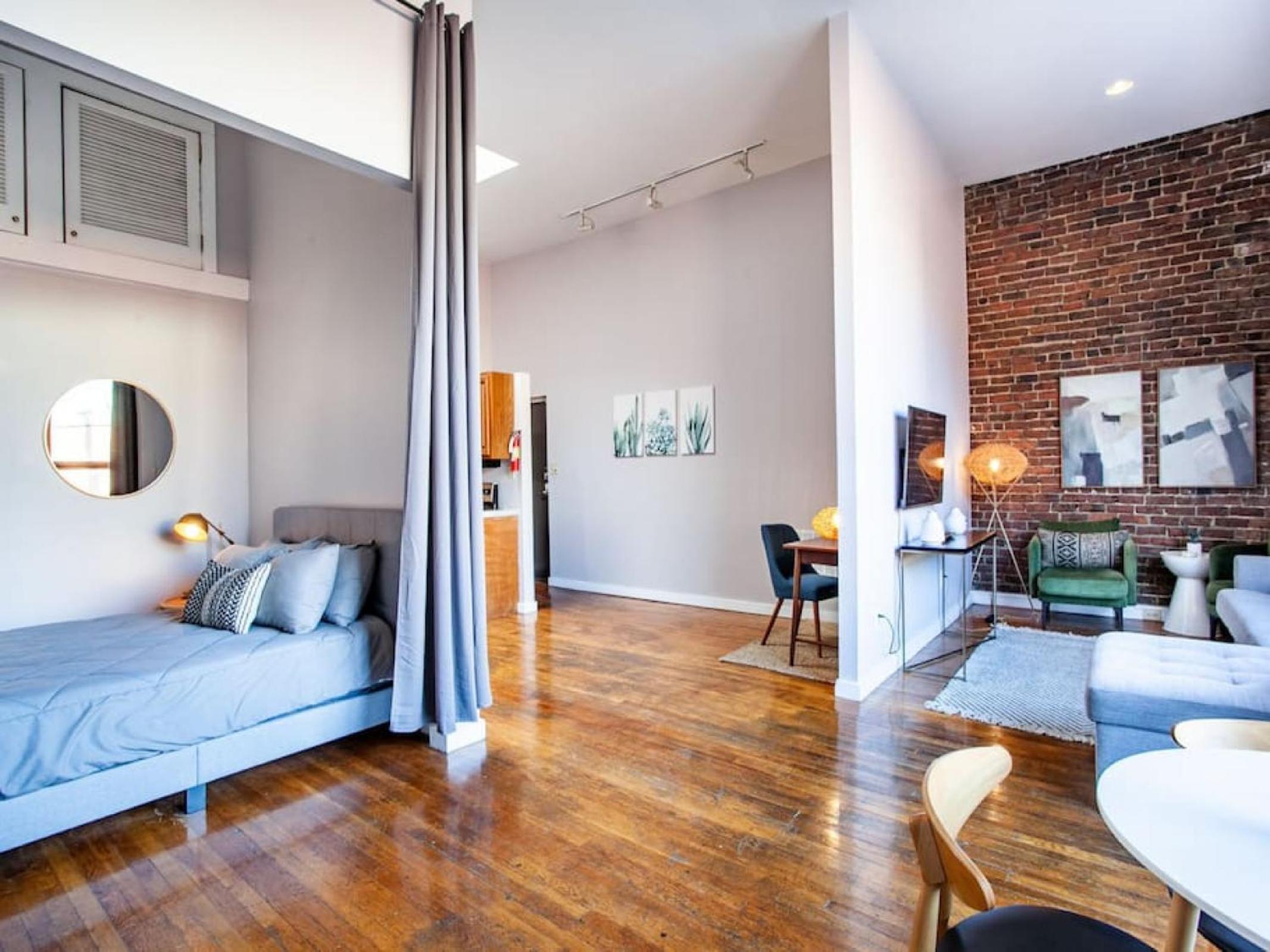 Modern Old City Loft - Downtown Knoxville