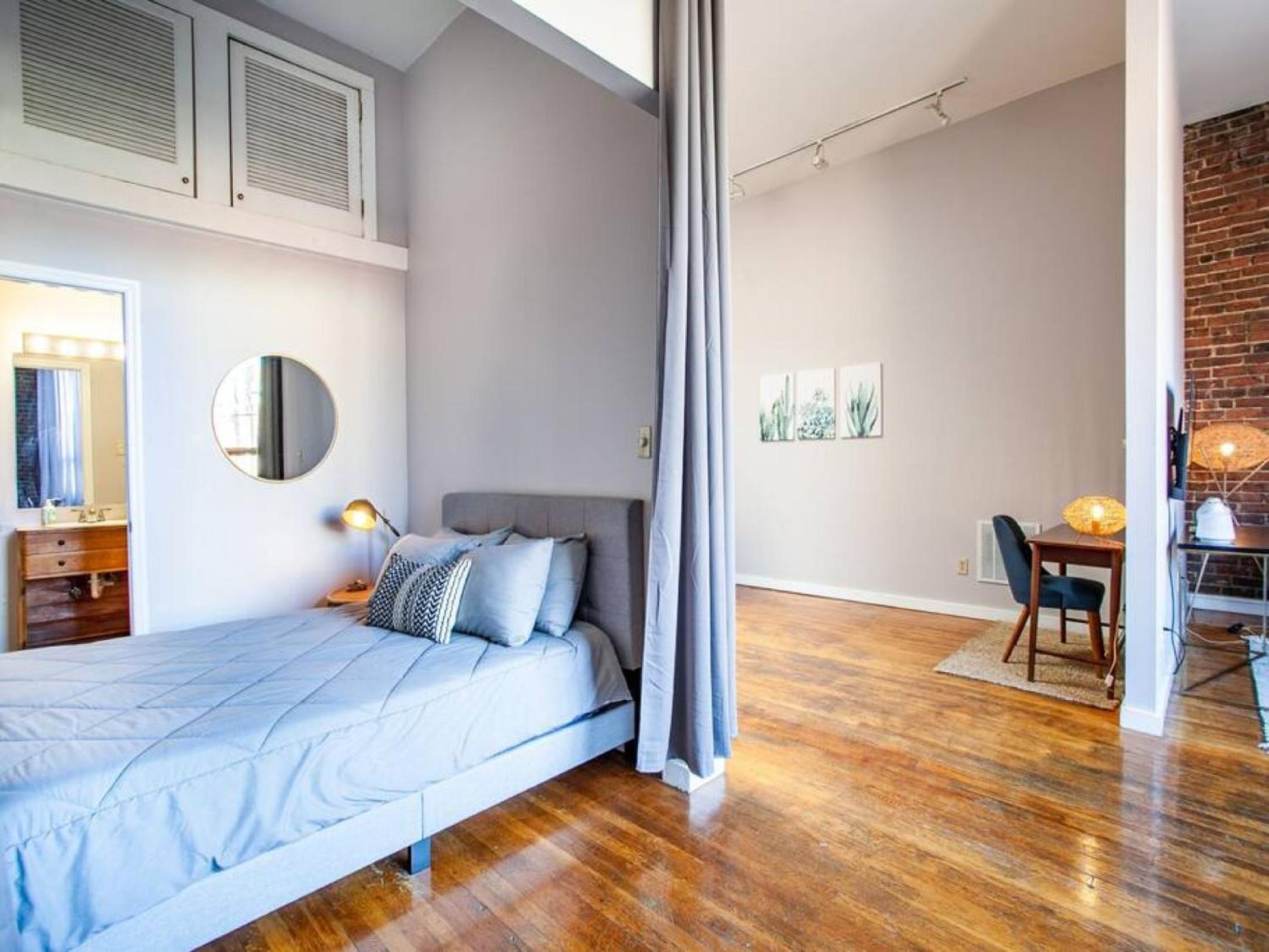 Modern Old City Loft - Downtown Knoxville
