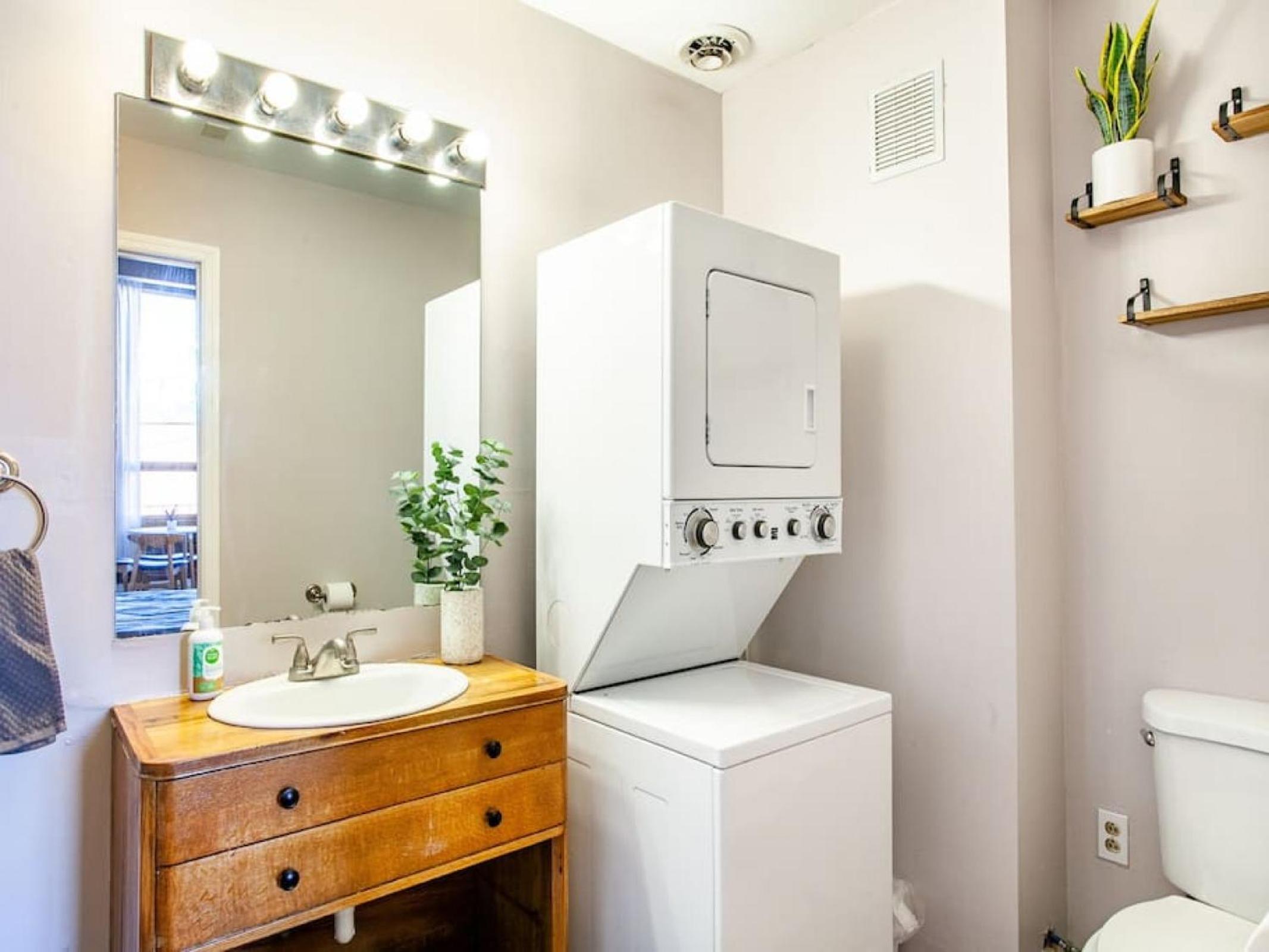 Modern Old City Loft - Downtown Knoxville