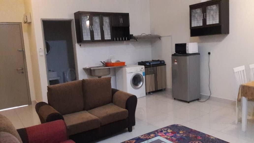 Vue Residence Servis Suite 3 pax Studio