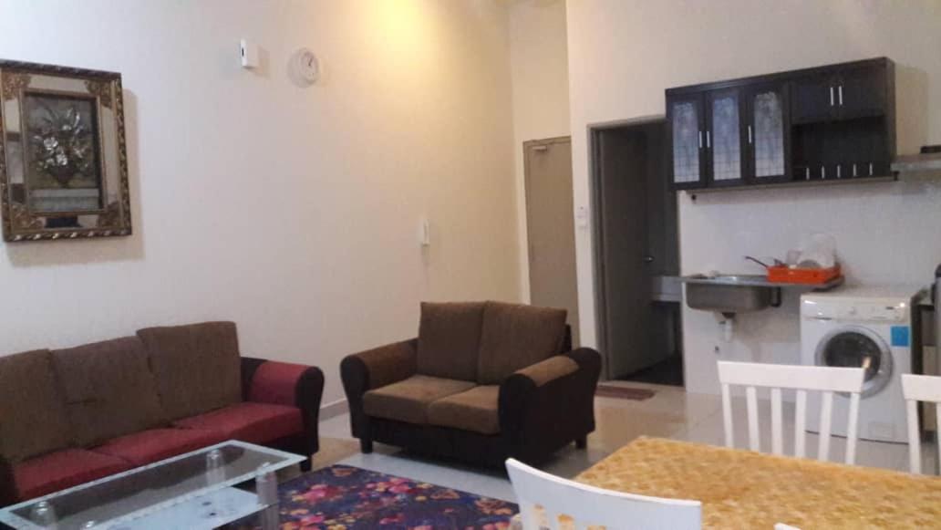 Vue Residence Servis Suite 3 pax Studio