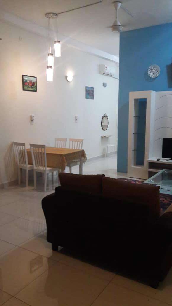 Vue Residence Servis Suite 3 pax Studio