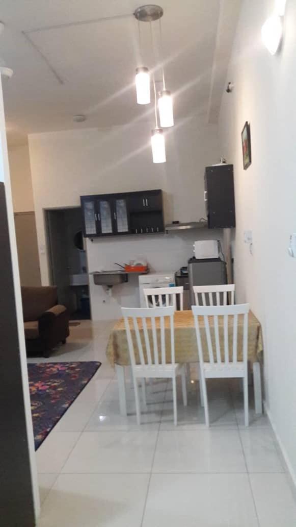 Vue Residence Servis Suite 3 pax Studio
