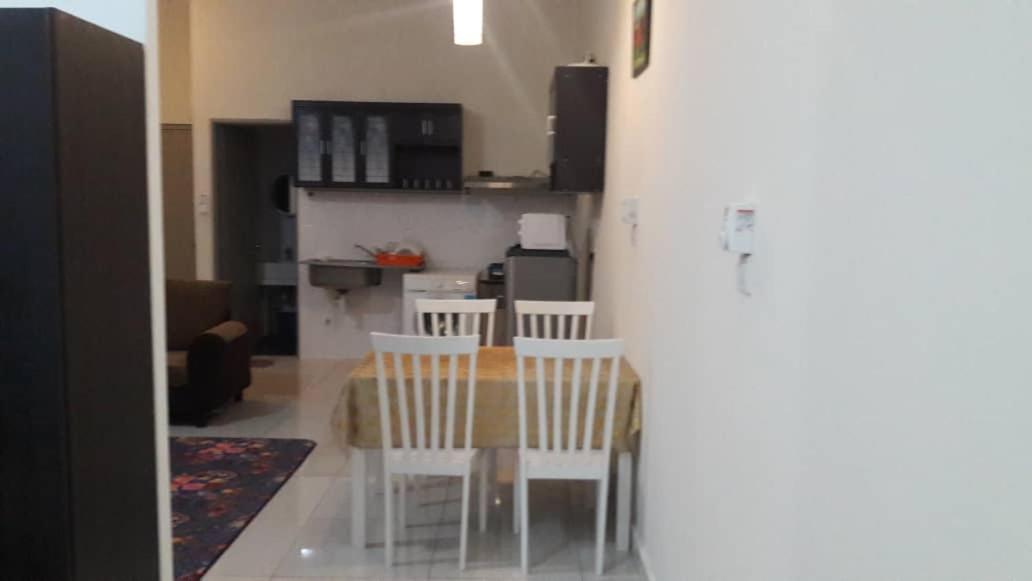 Vue Residence Servis Suite 3 pax Studio