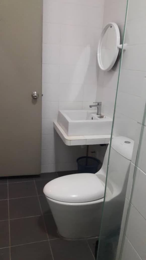 Vue Residence Servis Suite 3 pax Studio
