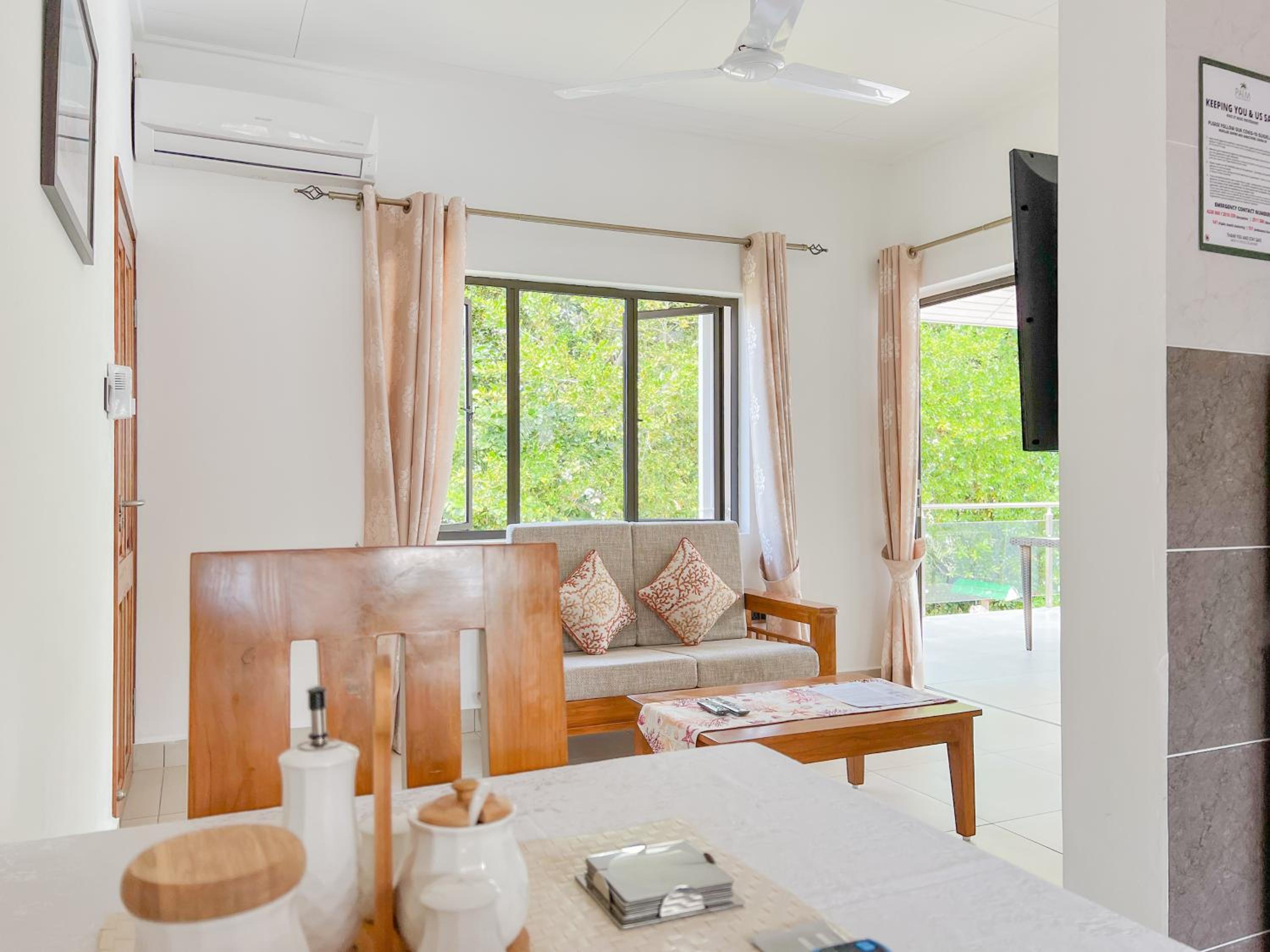 Palm Holiday Apartments photo 5