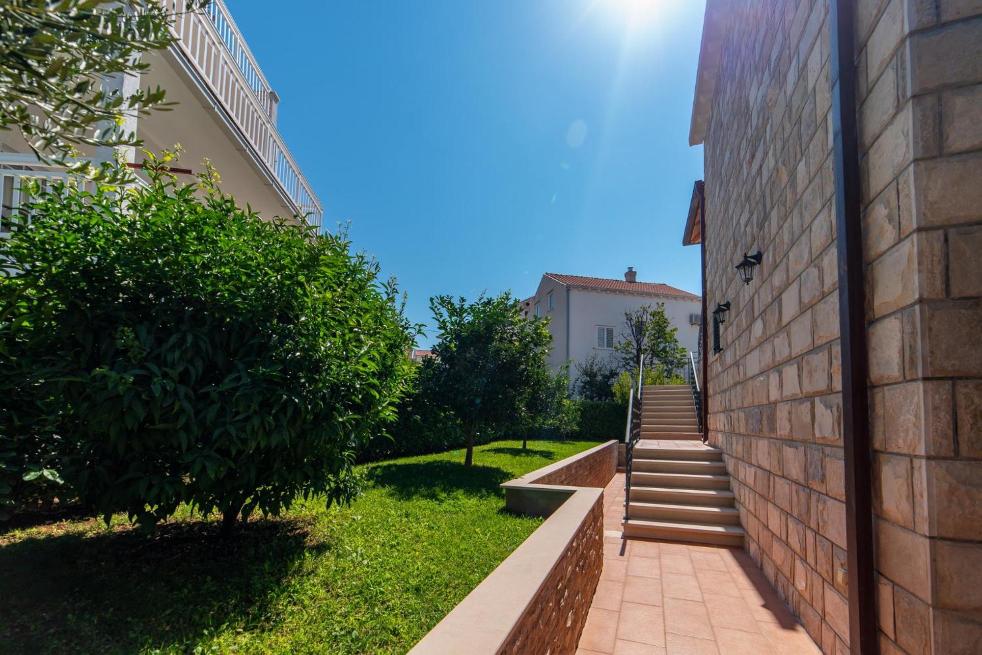 Hotel Apartments Sutalo 2 - Image 1