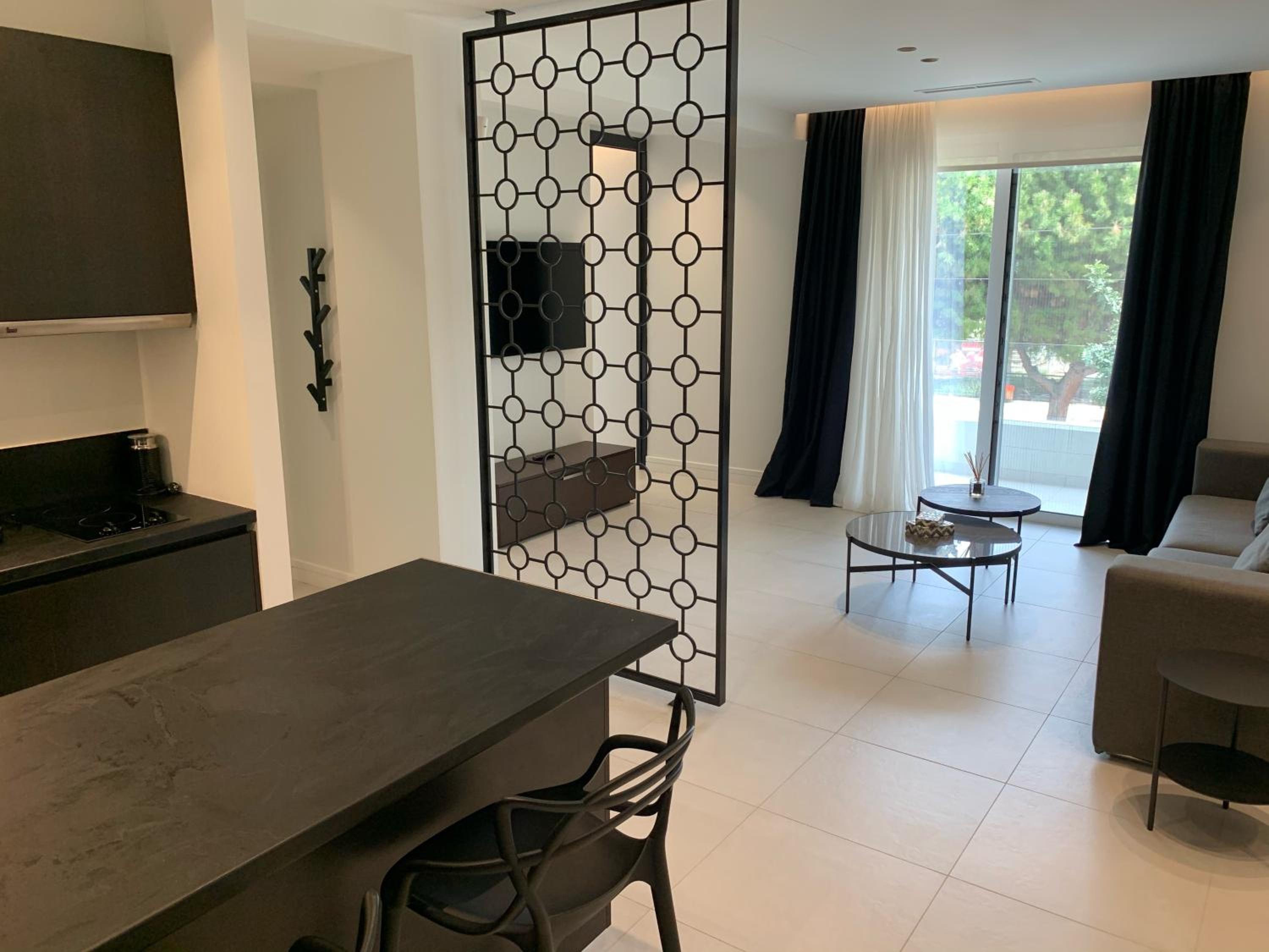 Glyfada South42