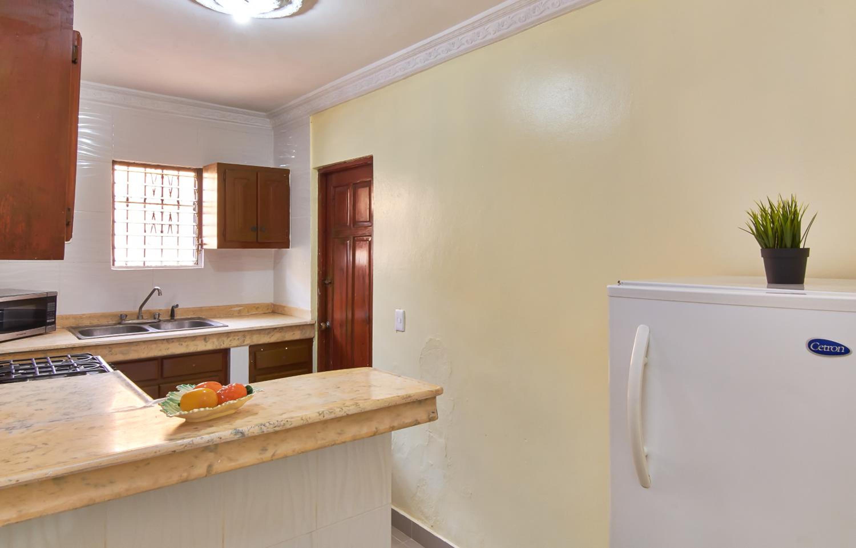 Spacious 2Br 1Bath Apartment Terrace & Street View view 3