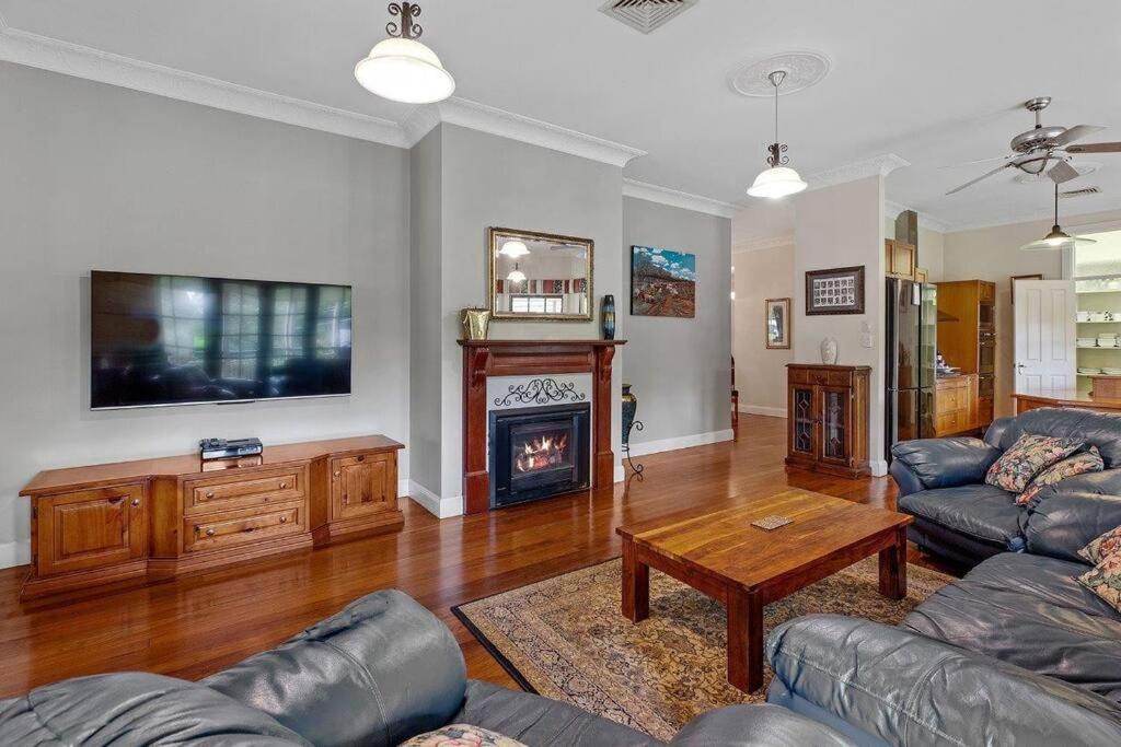 Grand Queenslander for Large Groups 5 mins to Maleny and Montville