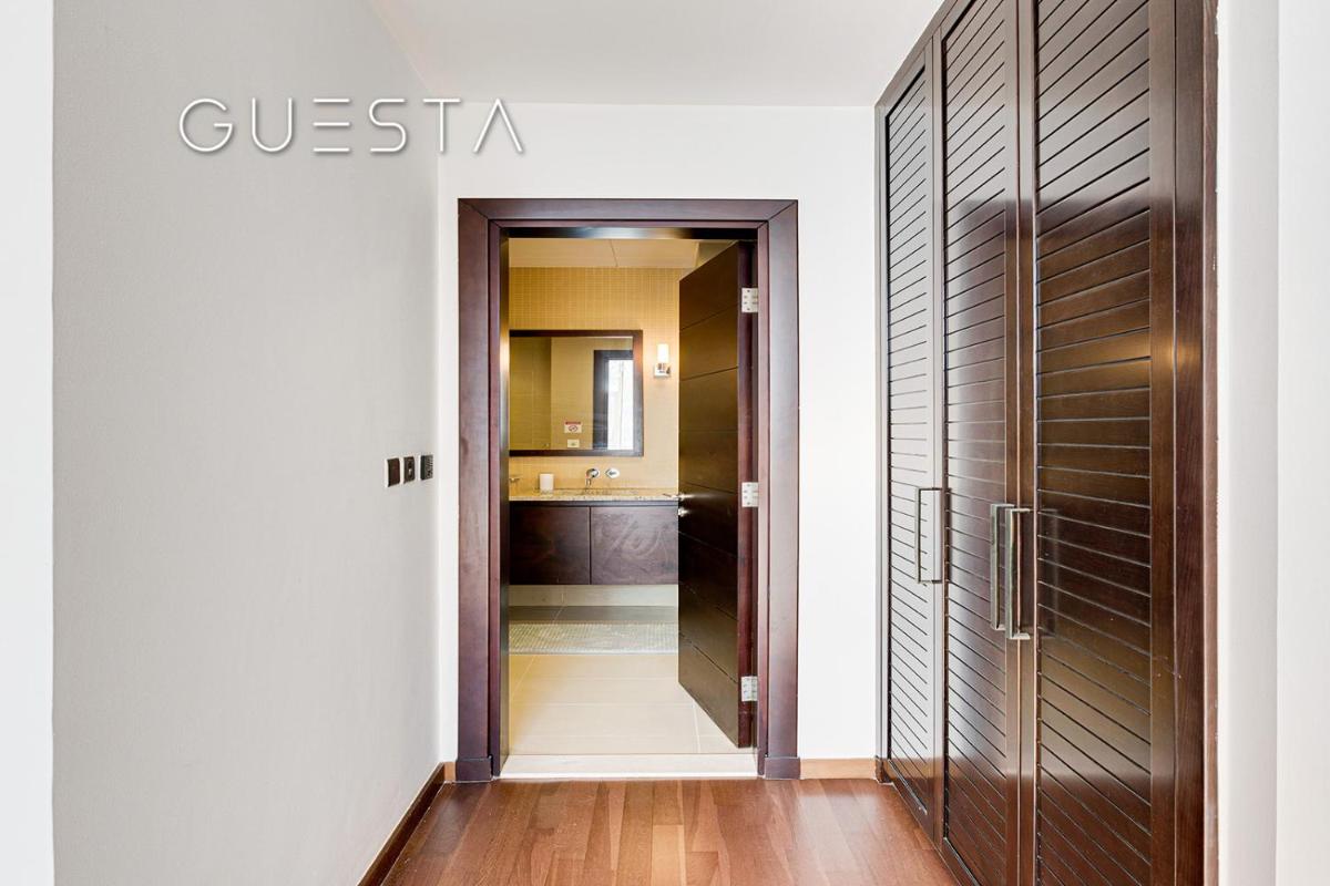 Tiara Residences, Free beach & pool access