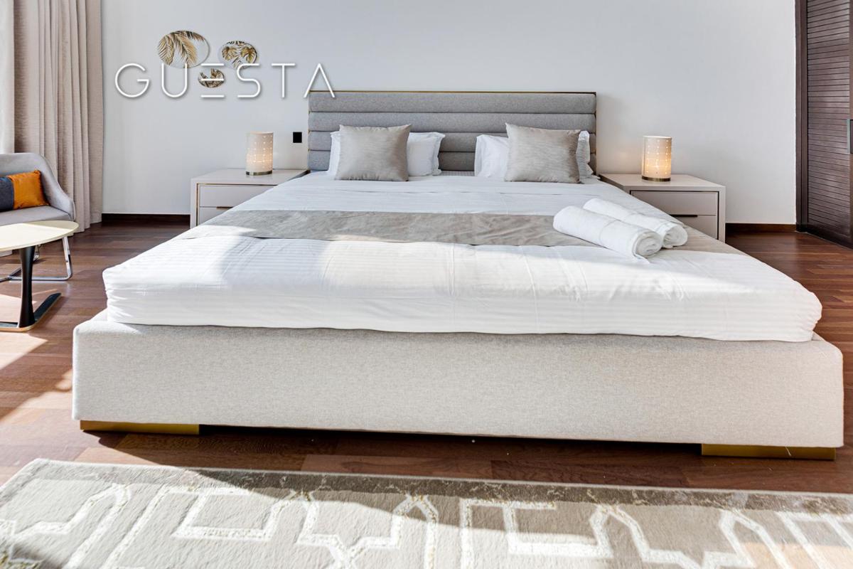 Tiara Residences, Free beach & pool access