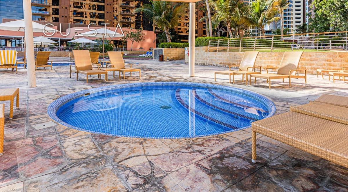 Tiara Residences, Free beach & pool access