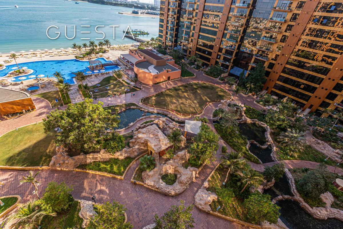 Tiara Residences, Free beach & pool access