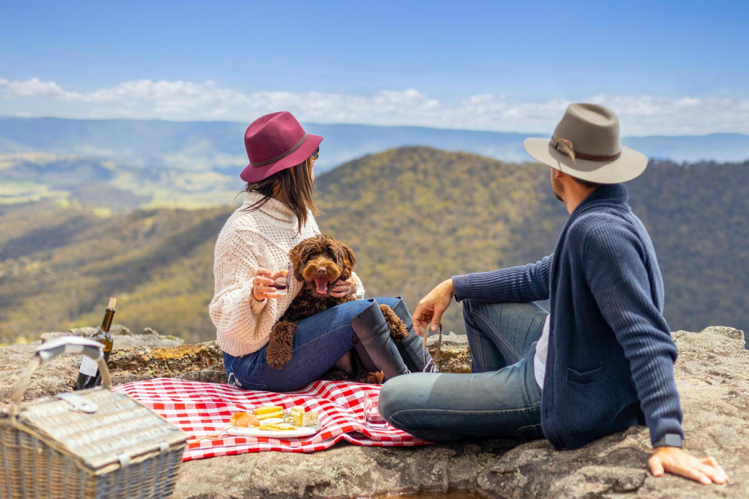 Pet-Friendly Blue Mountains Cottage with Indoor Fireplace