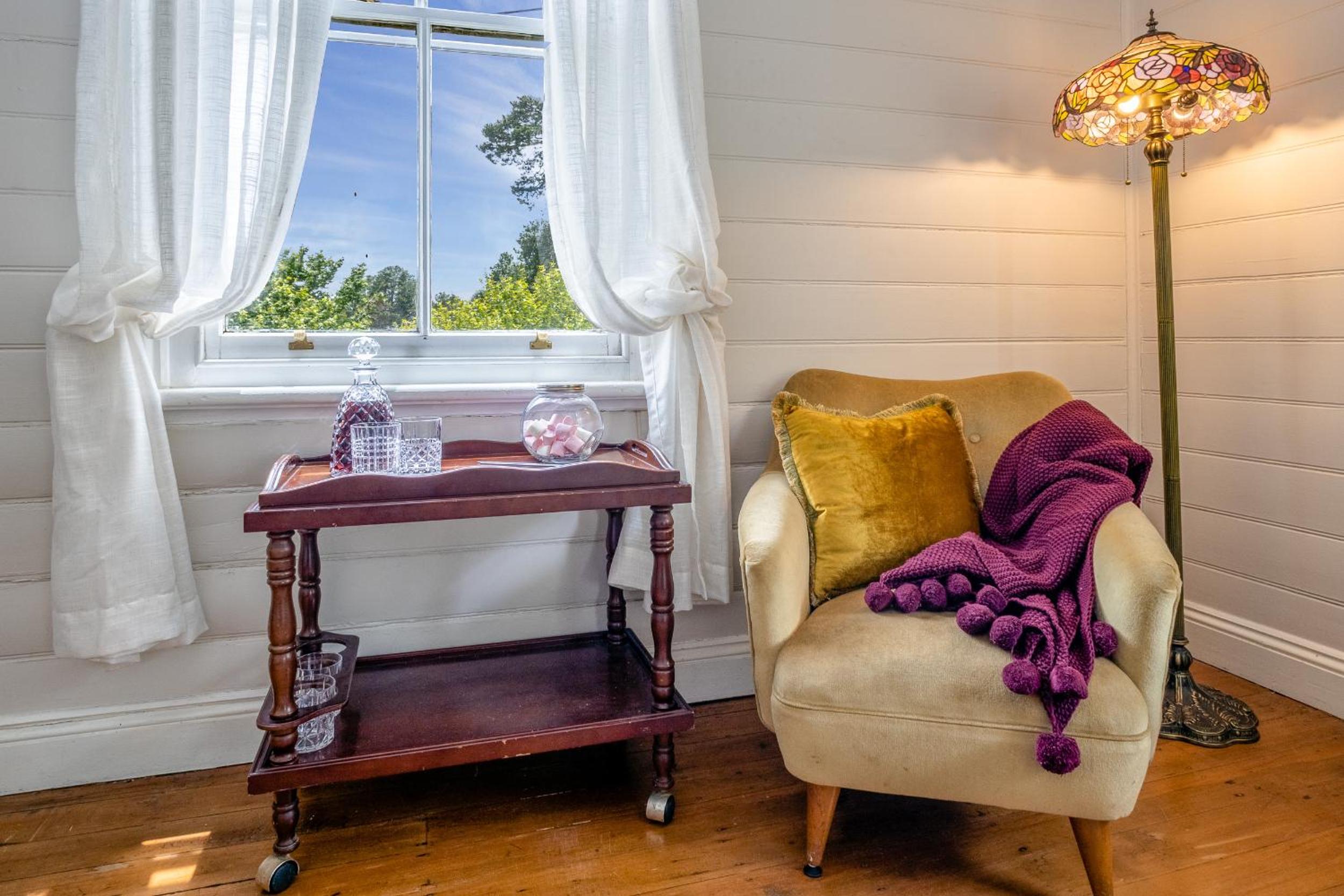 Pet-Friendly Blue Mountains Cottage with Indoor Fireplace