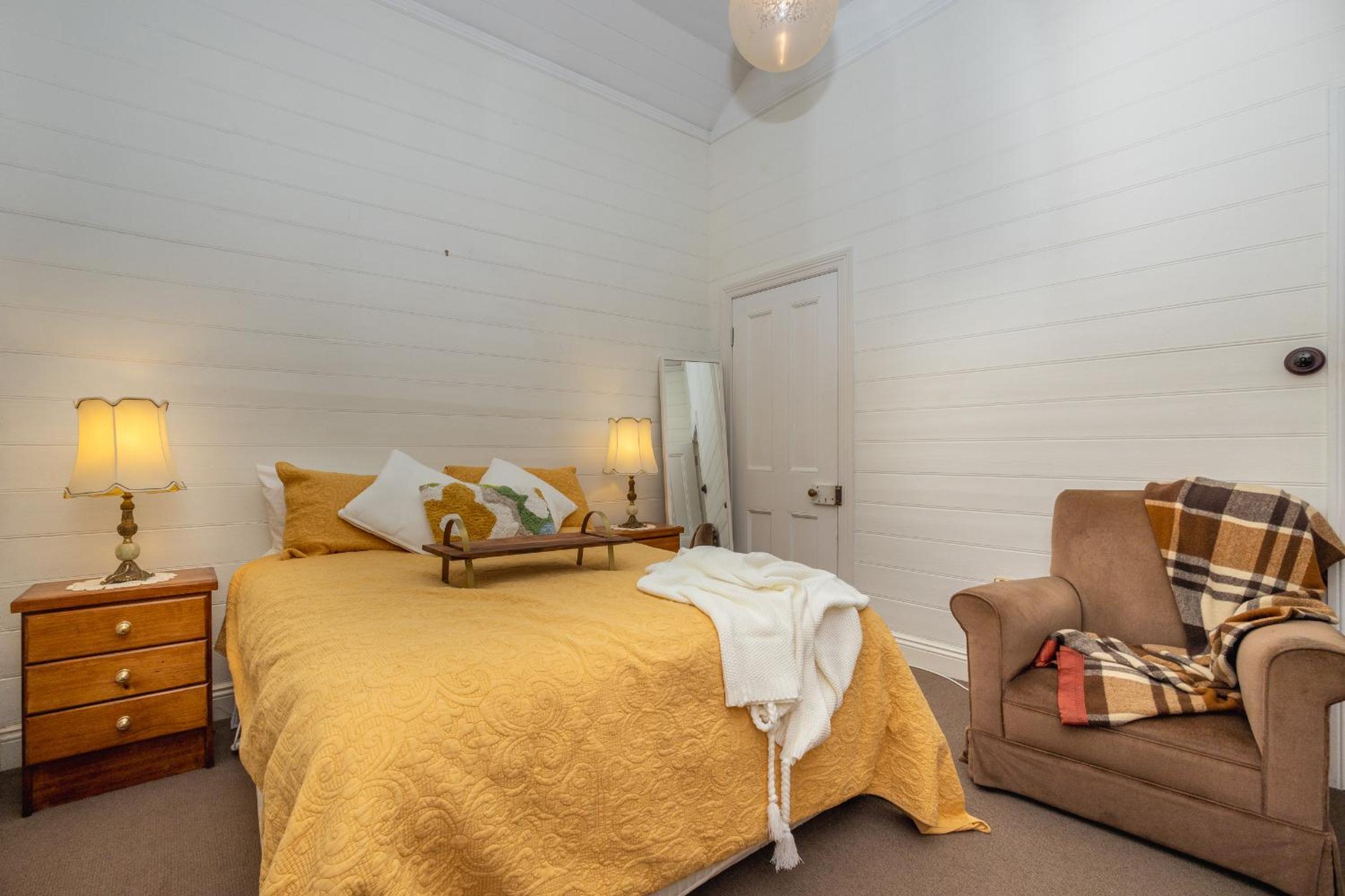 Pet-Friendly Blue Mountains Cottage with Indoor Fireplace