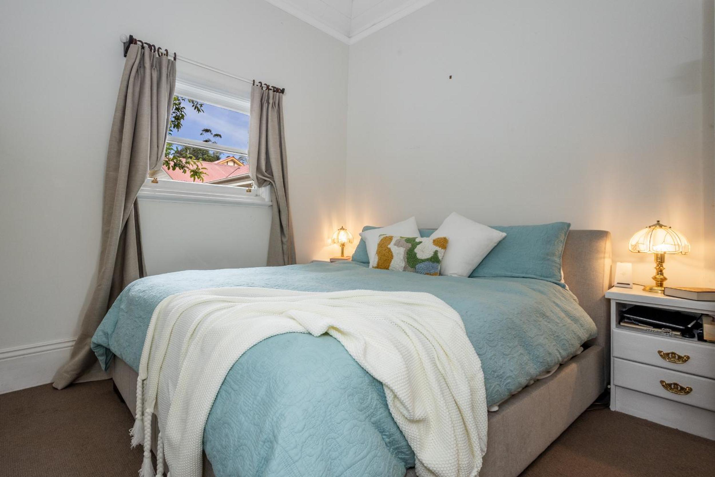 Pet-Friendly Blue Mountains Cottage with Indoor Fireplace