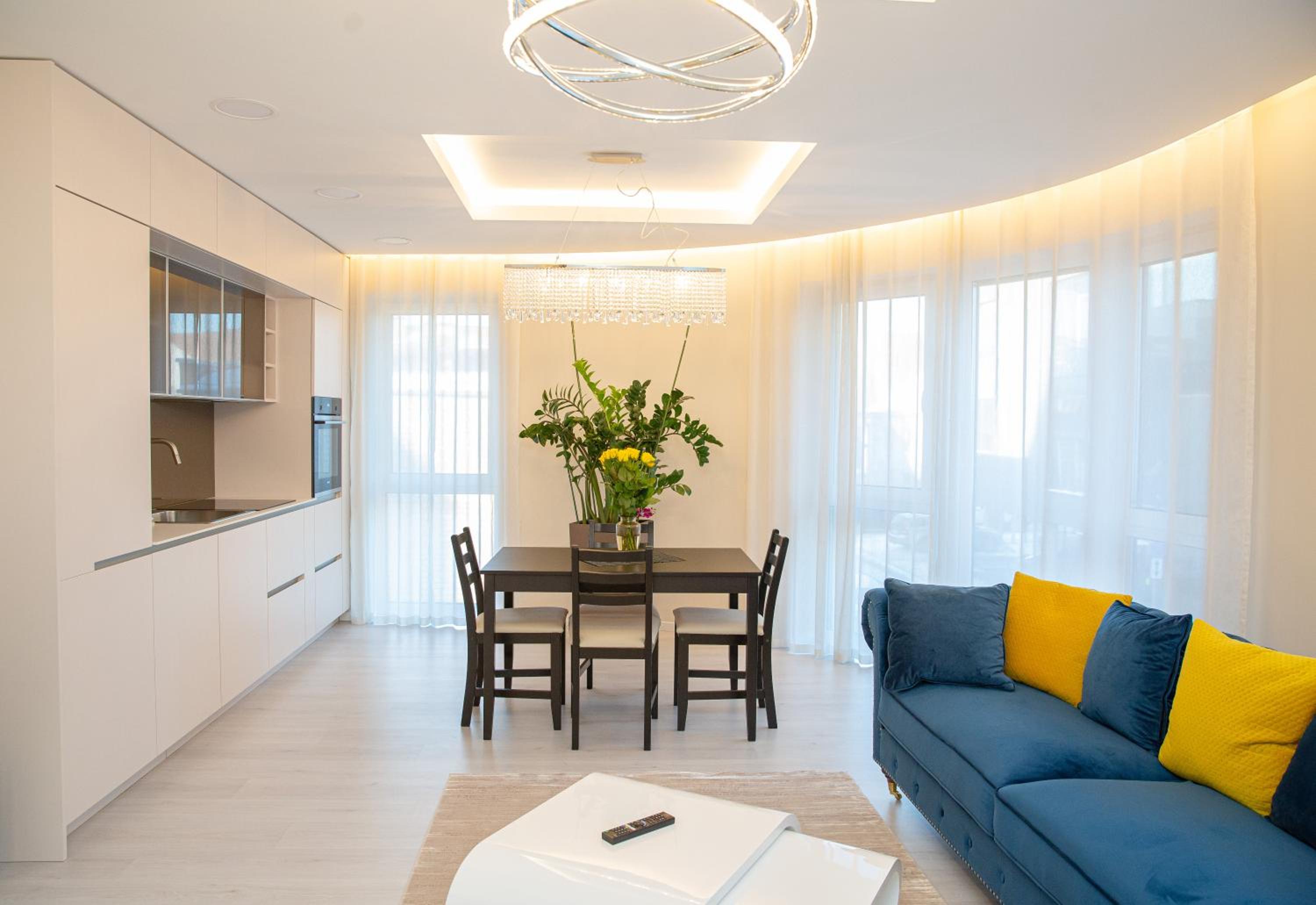 Luxurious Blue&Yellow Apartment in Kaunas Center view 4
