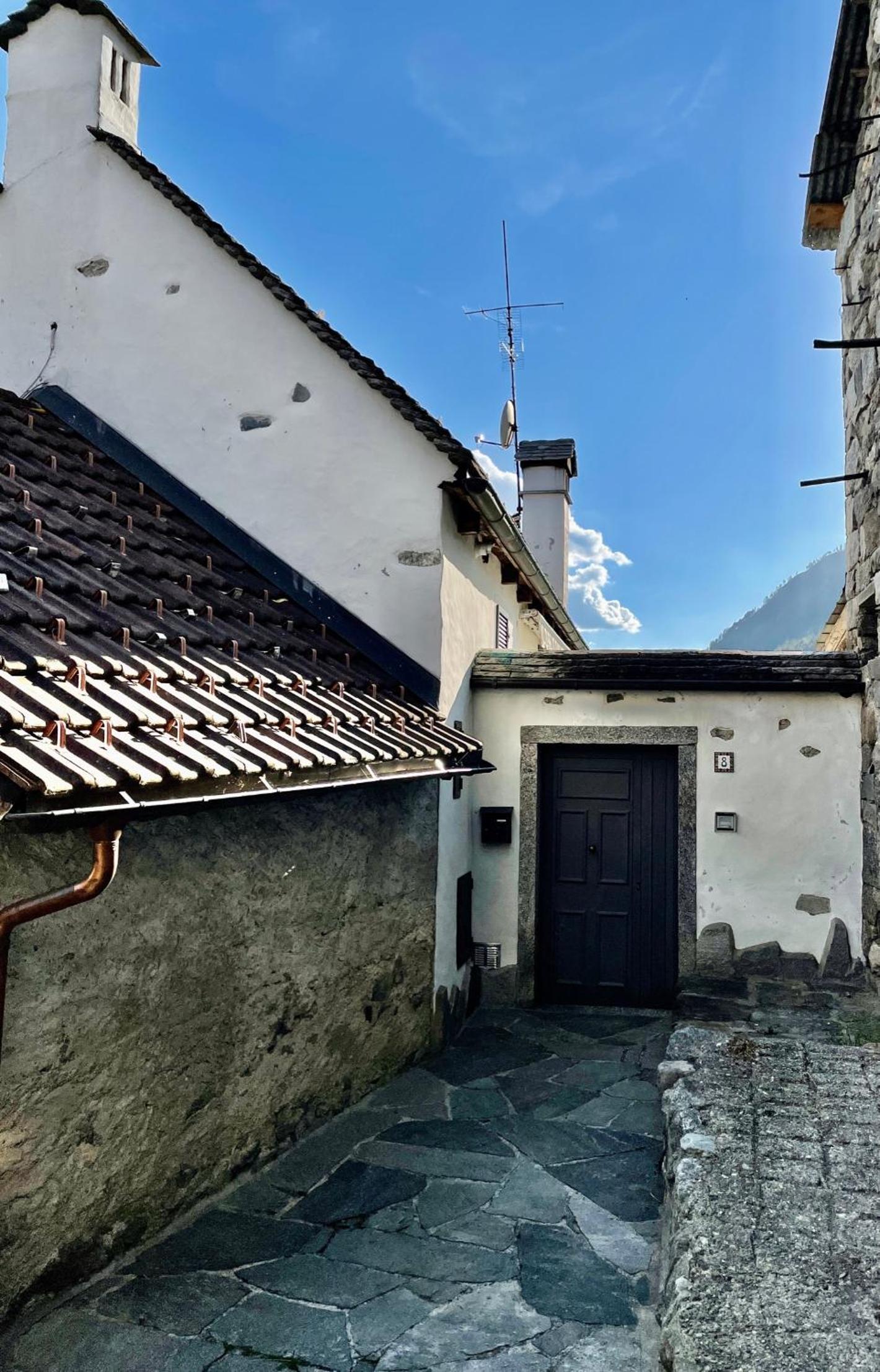 Casa indipendente con camino e mansarda. view 5