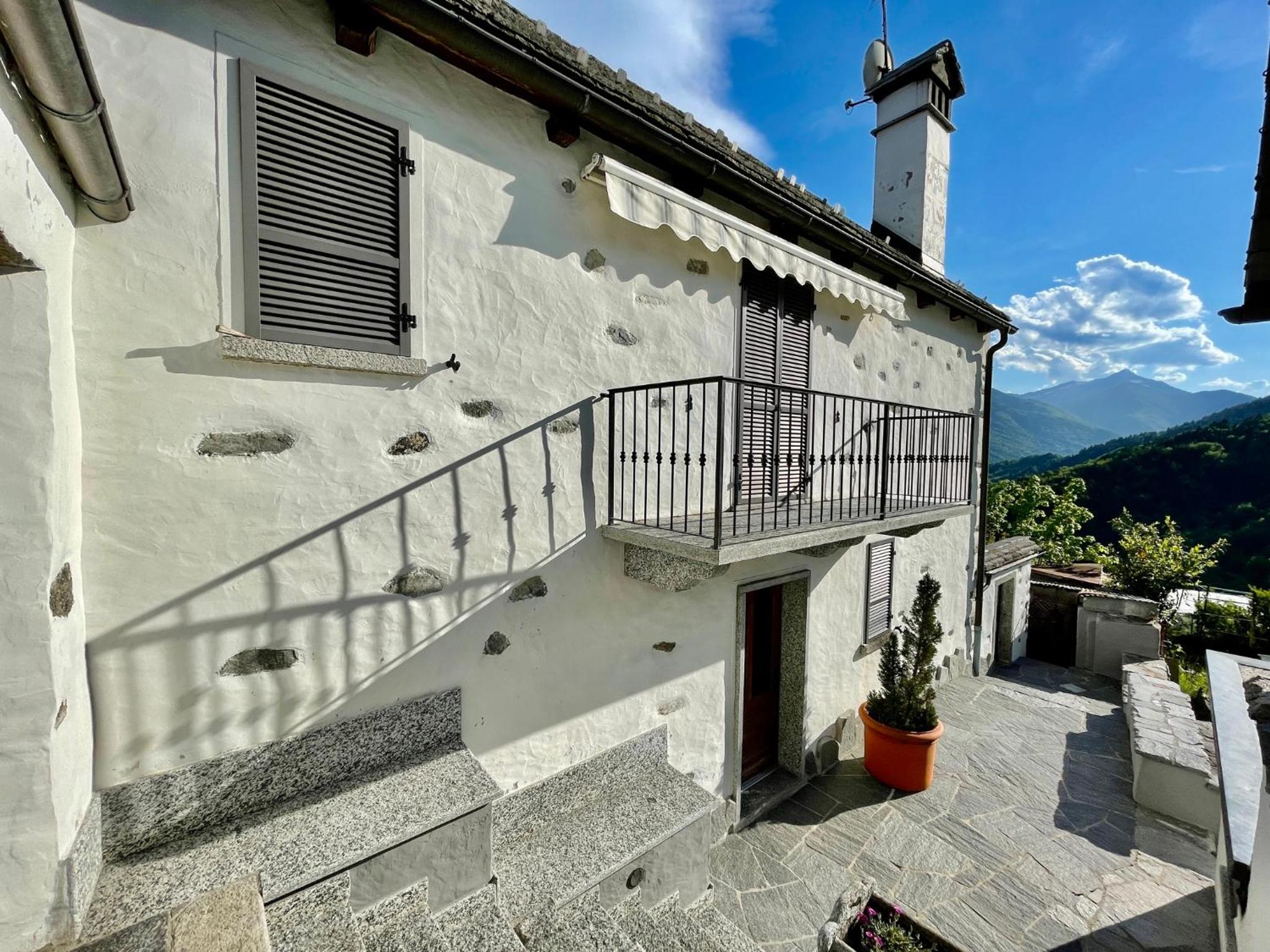 Casa indipendente con camino e mansarda. view 3