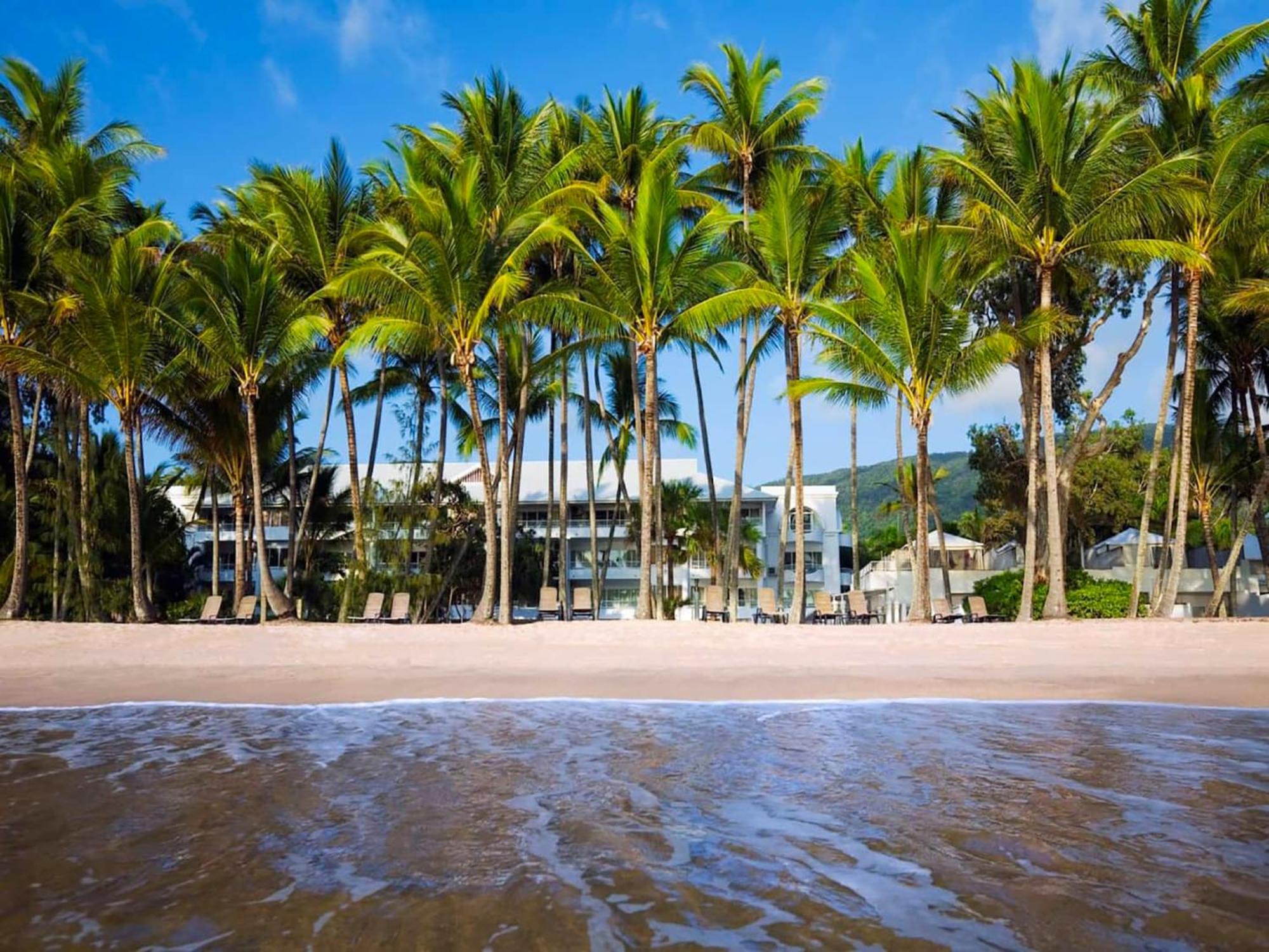 Palm Cove Beachside Apartment - Sea & Mountain Views