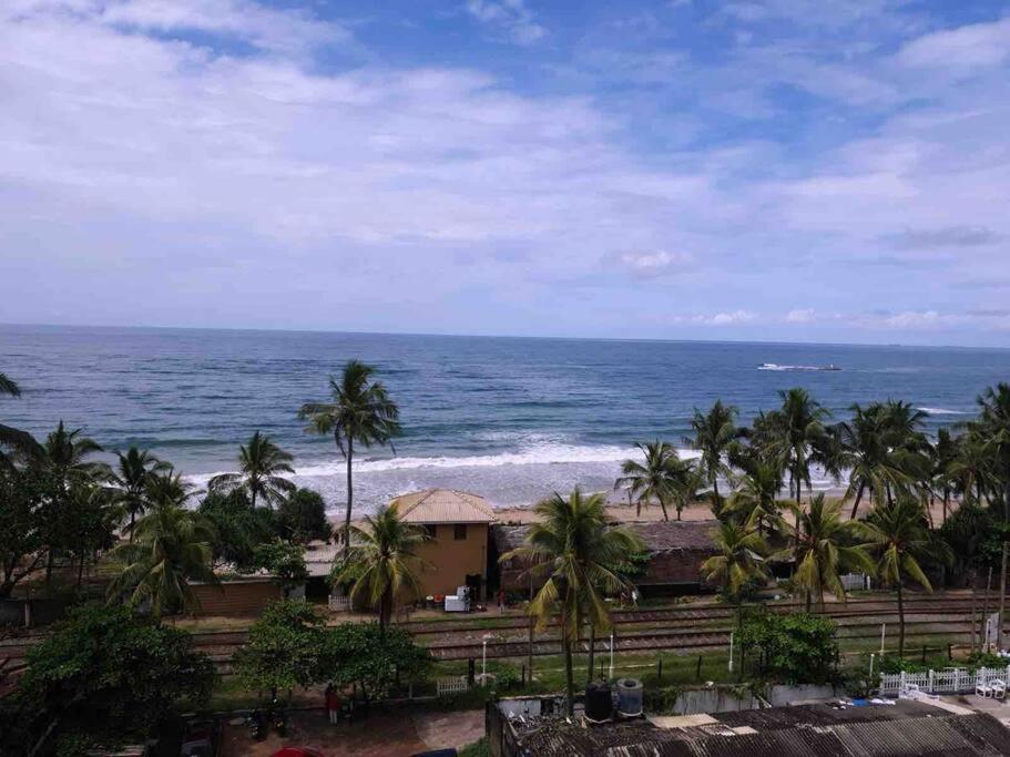 Modern luxury Condo,3 bedroom and 3 bathrooms view 3