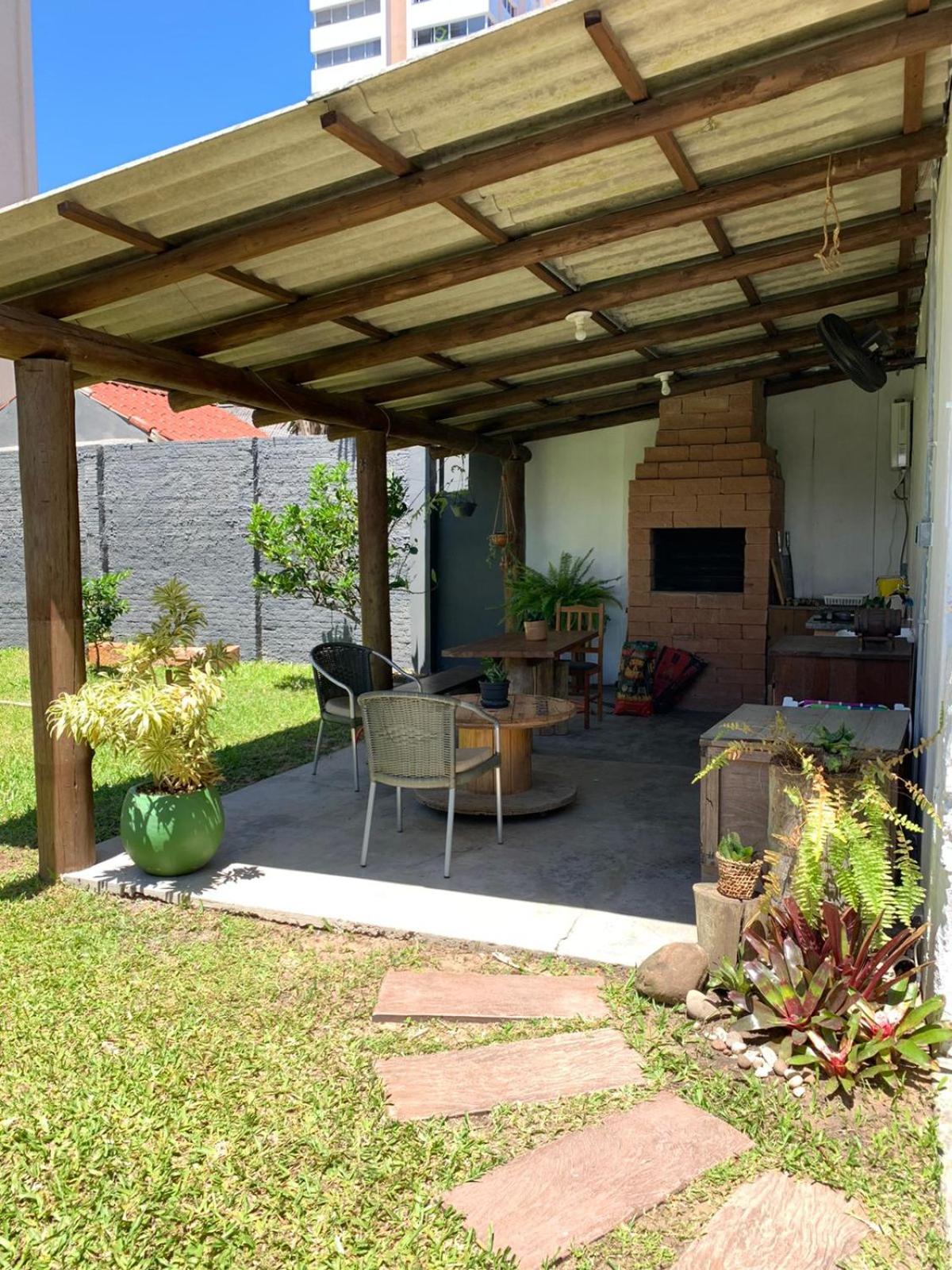 Casa Larrosa