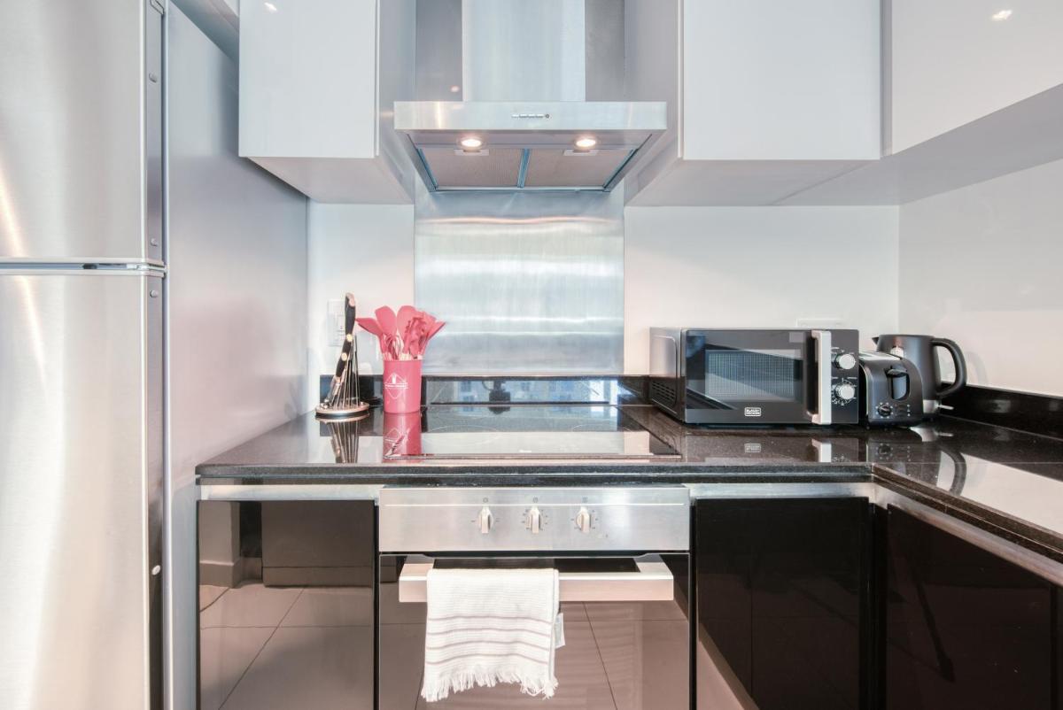 Authentic 2BR at DAMAC Heights Dubai Marina by Deluxe Holiday Homes