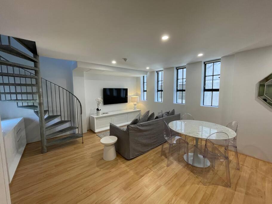 Modern 2 Bedroom Warehouse Conversion