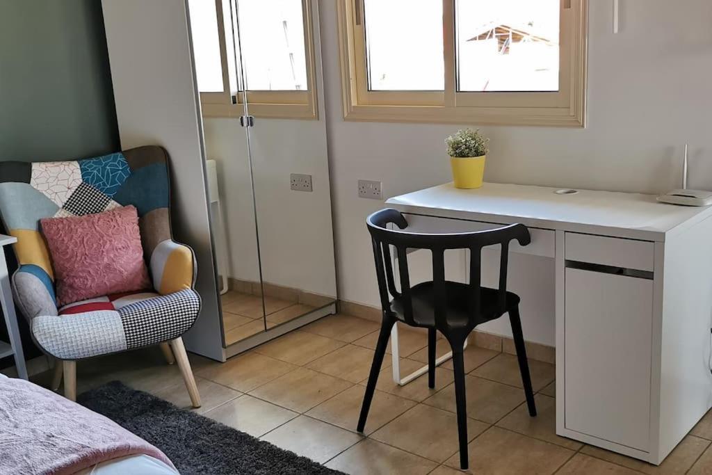 Pretty and quiet studio, with wifi and parking view 5