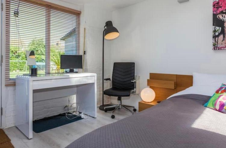 The Studio Christchurch B&B Luxury Garden Room view 3