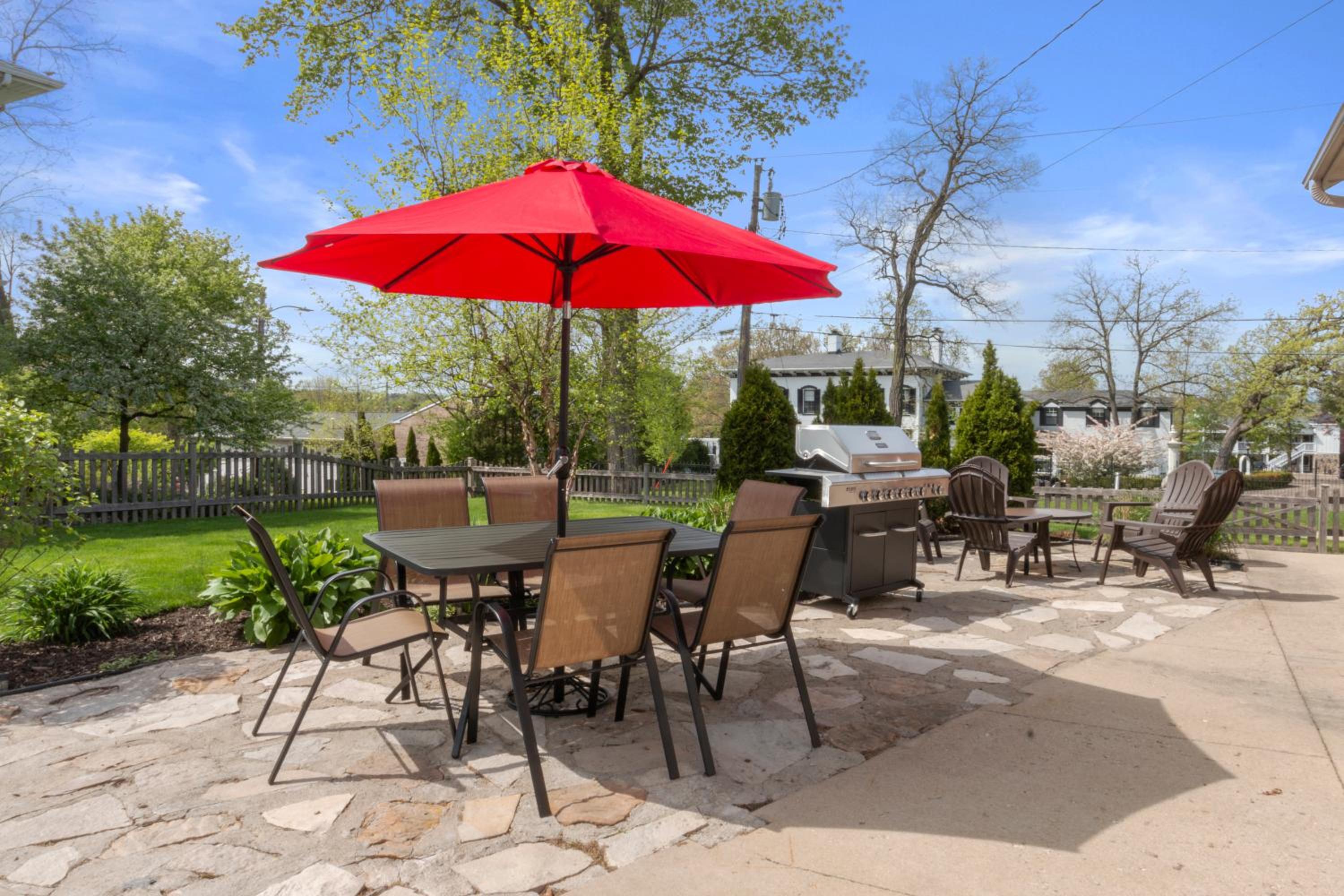 Gorgeous Downtown Bungalow, Walk Everywhere!!! view 5