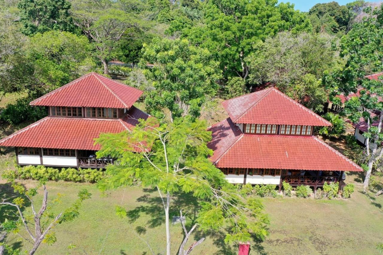 Nongsa Village Peaceful Villa in private beach Resort view 4