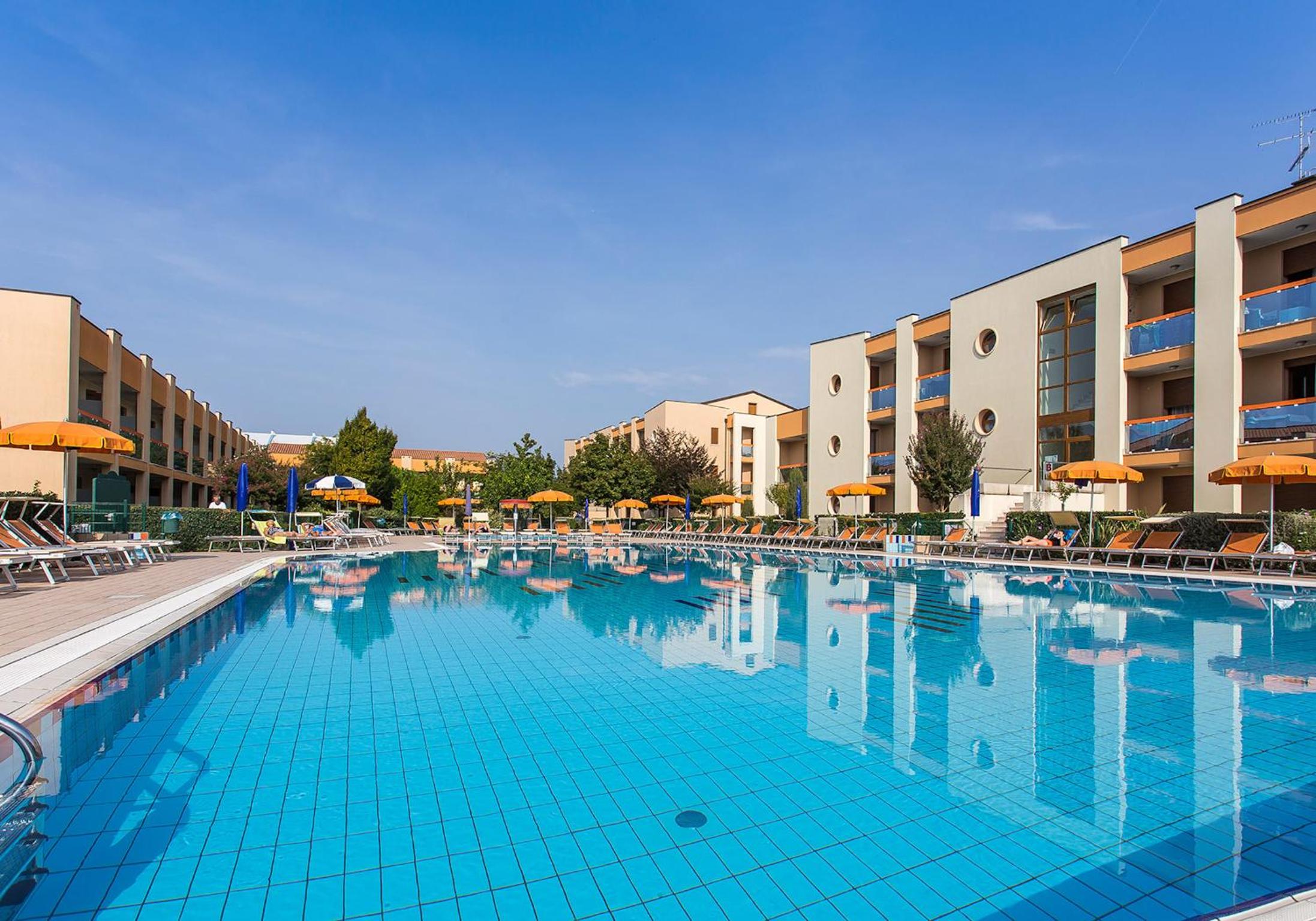 Cozy flat with terrace and shared pool photo 2