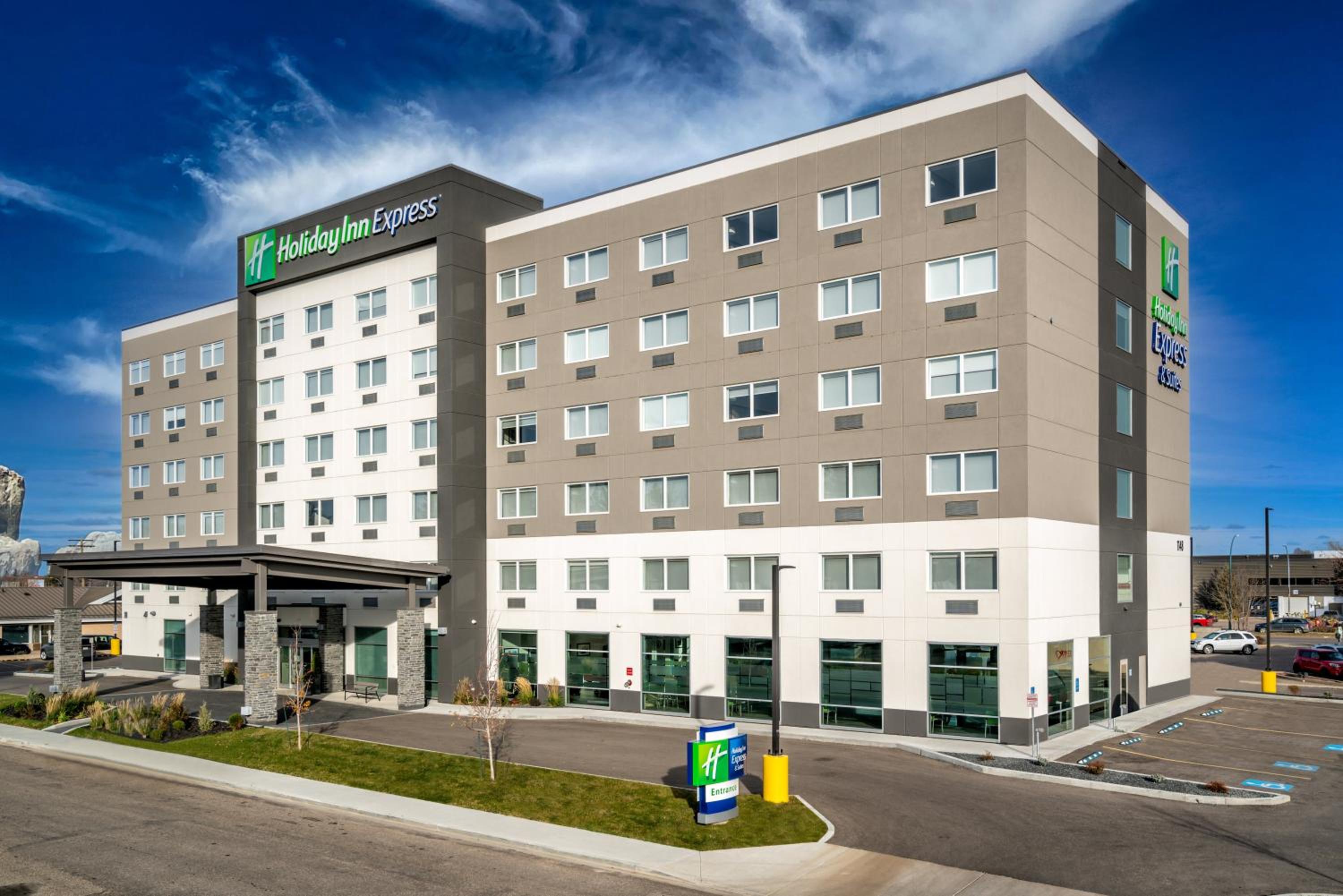 Brandon Vacations - Holiday Inn Express  Suites - Brandon, an IHG Hotel - Property Image 1